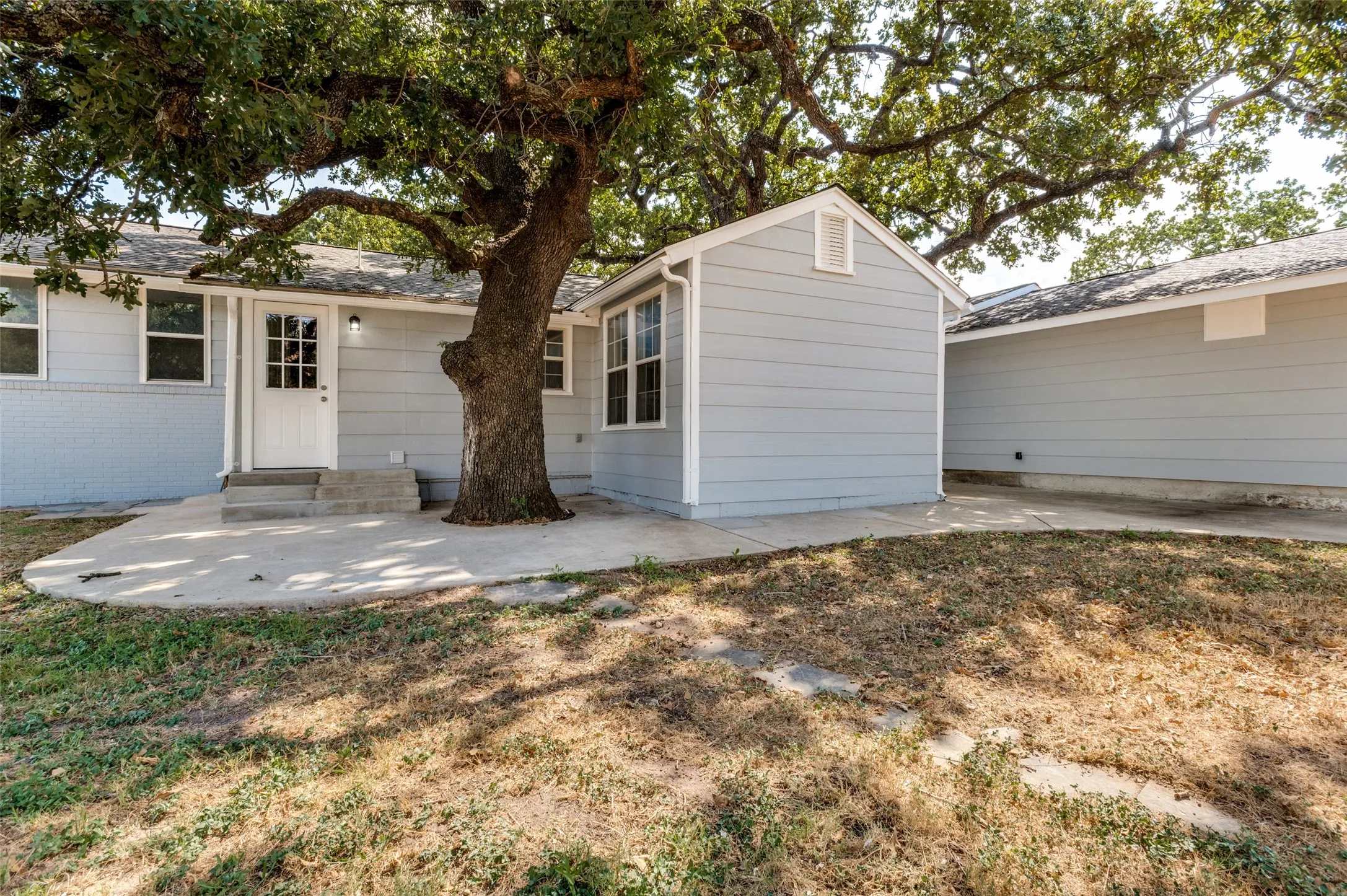 Single Family Residence For Sale in Parker County , 289 Sunset Drive, Springtown, Texas 76082, 3 Bedroom, 2 Bathroom, 2 Garage spaces, 1,610 Sqft, built in 1951, mls#21378976, Real Estate Agent in Springtown, Homes For Sale in Parker county, Homes For Sale in Springtown, Realtor in Springtown Texas, Real Estate Brokerage Independent Realty Texas, Luminita Cordes Realtor