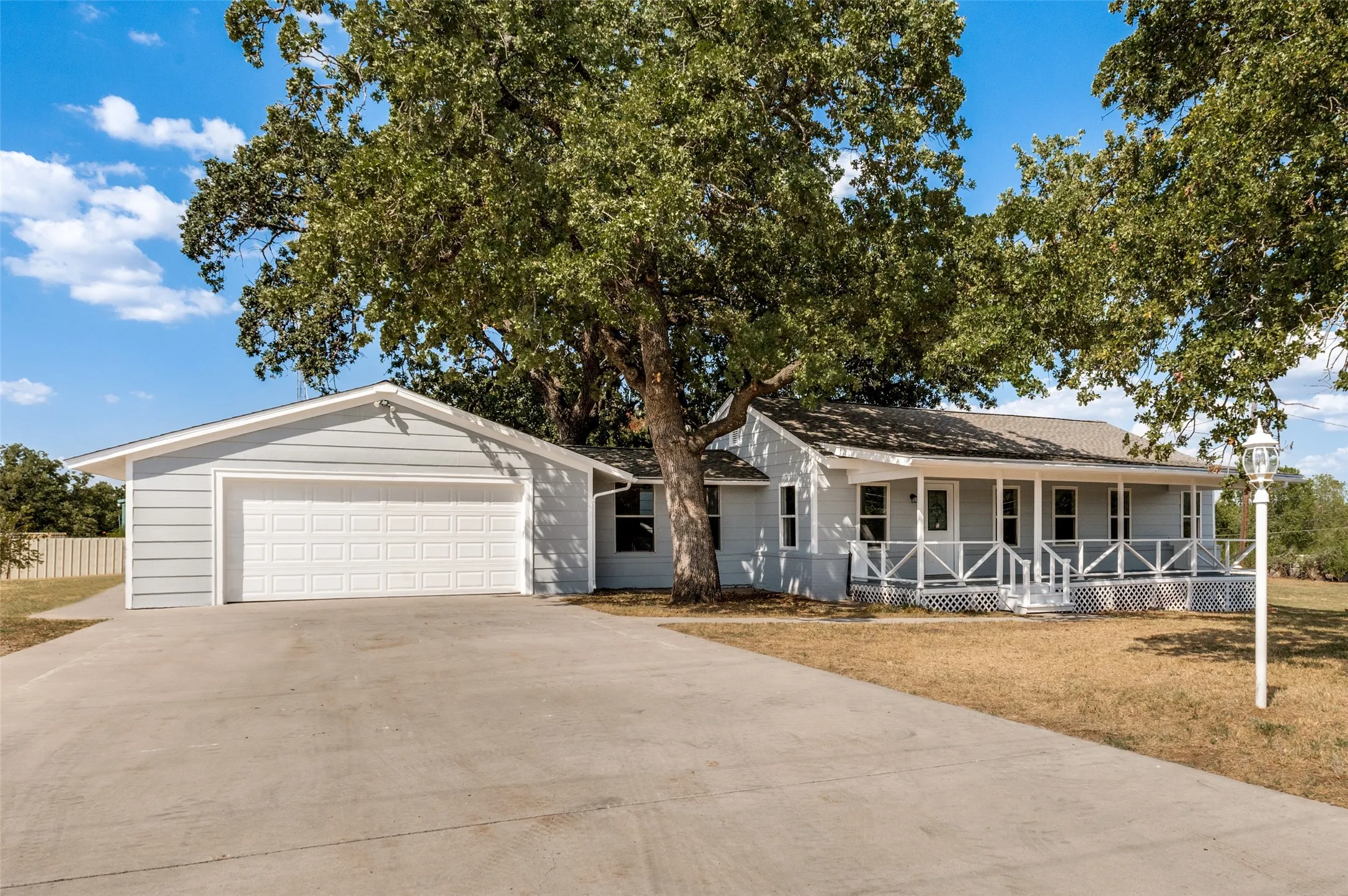 Single Family Residence For Sale in Parker County , 289 Sunset Drive, Springtown, Texas 76082, 3 Bedroom, 2 Bathroom, 2 Garage spaces, 1,610 Sqft, built in 1951, mls#21378976, Real Estate Agent in Springtown, Homes For Sale in Parker county, Homes For Sale in Springtown, Realtor in Springtown Texas, Real Estate Brokerage Independent Realty Texas, Luminita Cordes Realtor