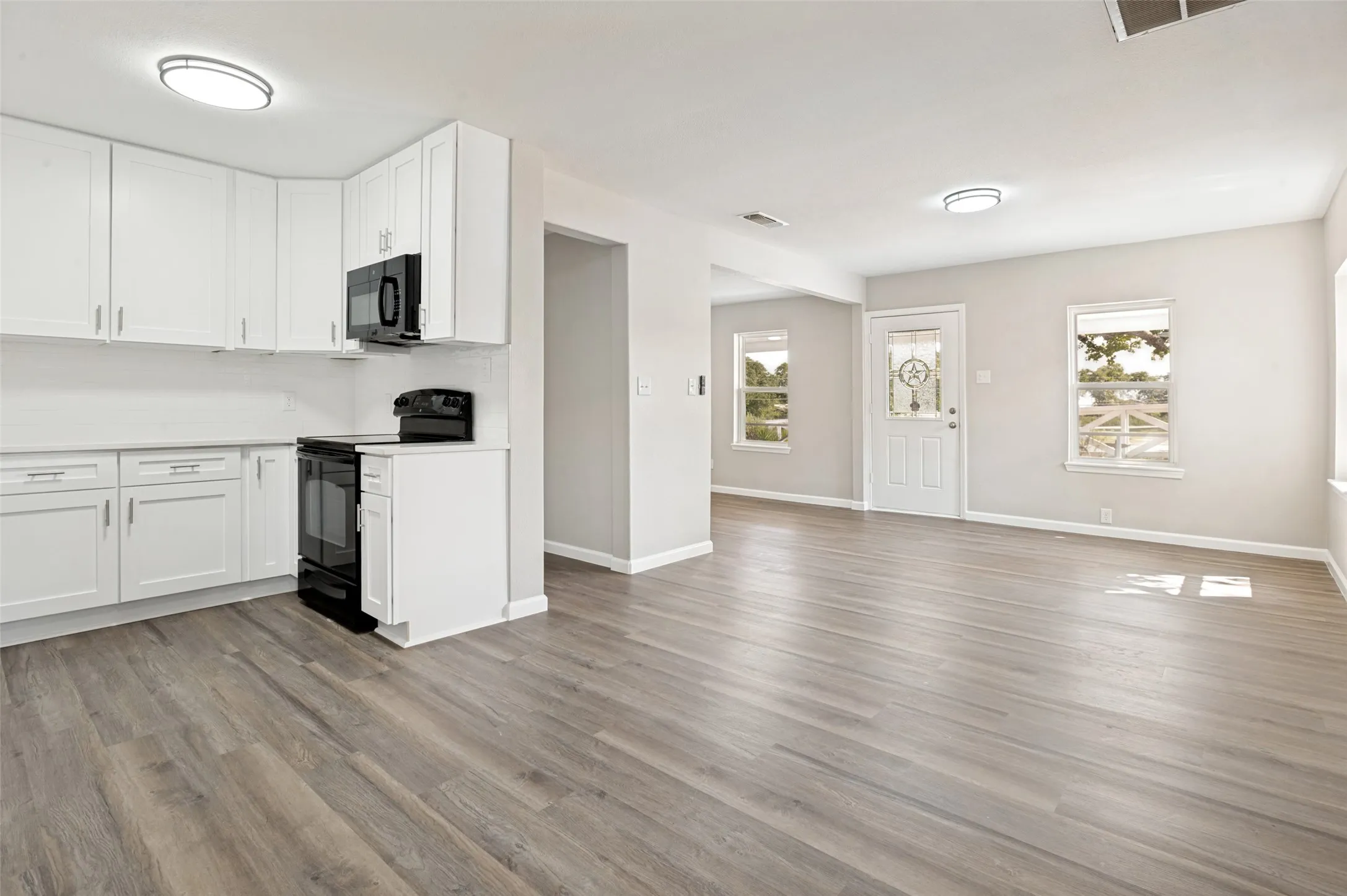 Single Family Residence For Sale in Parker County , 289 Sunset Drive, Springtown, Texas 76082, 3 Bedroom, 2 Bathroom, 2 Garage spaces, 1,610 Sqft, built in 1951, mls#21378976, Real Estate Agent in Springtown, Homes For Sale in Parker county, Homes For Sale in Springtown, Realtor in Springtown Texas, Real Estate Brokerage Independent Realty Texas, Luminita Cordes Realtor
