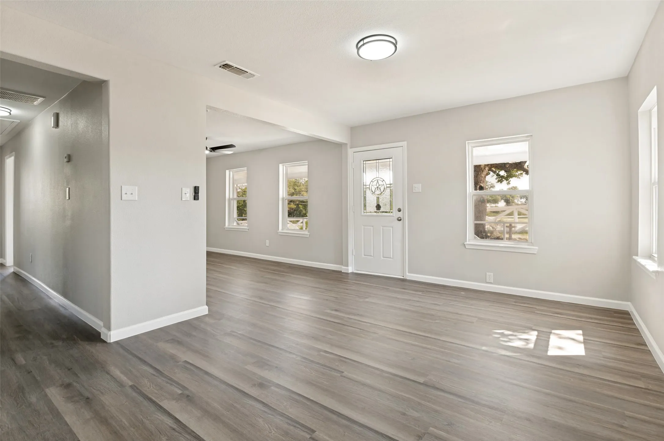Single Family Residence For Sale in Parker County , 289 Sunset Drive, Springtown, Texas 76082, 3 Bedroom, 2 Bathroom, 2 Garage spaces, 1,610 Sqft, built in 1951, mls#21378976, Real Estate Agent in Springtown, Homes For Sale in Parker county, Homes For Sale in Springtown, Realtor in Springtown Texas, Real Estate Brokerage Independent Realty Texas, Luminita Cordes Realtor