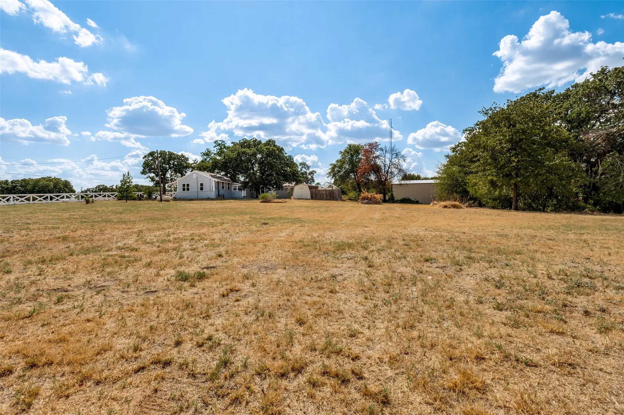 Single Family Residence For Sale in Parker County , 289 Sunset Drive, Springtown, Texas 76082, 3 Bedroom, 2 Bathroom, 2 Garage spaces, 1,610 Sqft, built in 1951, mls#21378976, Real Estate Agent in Springtown, Homes For Sale in Parker county, Homes For Sale in Springtown, Realtor in Springtown Texas, Real Estate Brokerage Independent Realty Texas, Luminita Cordes Realtor