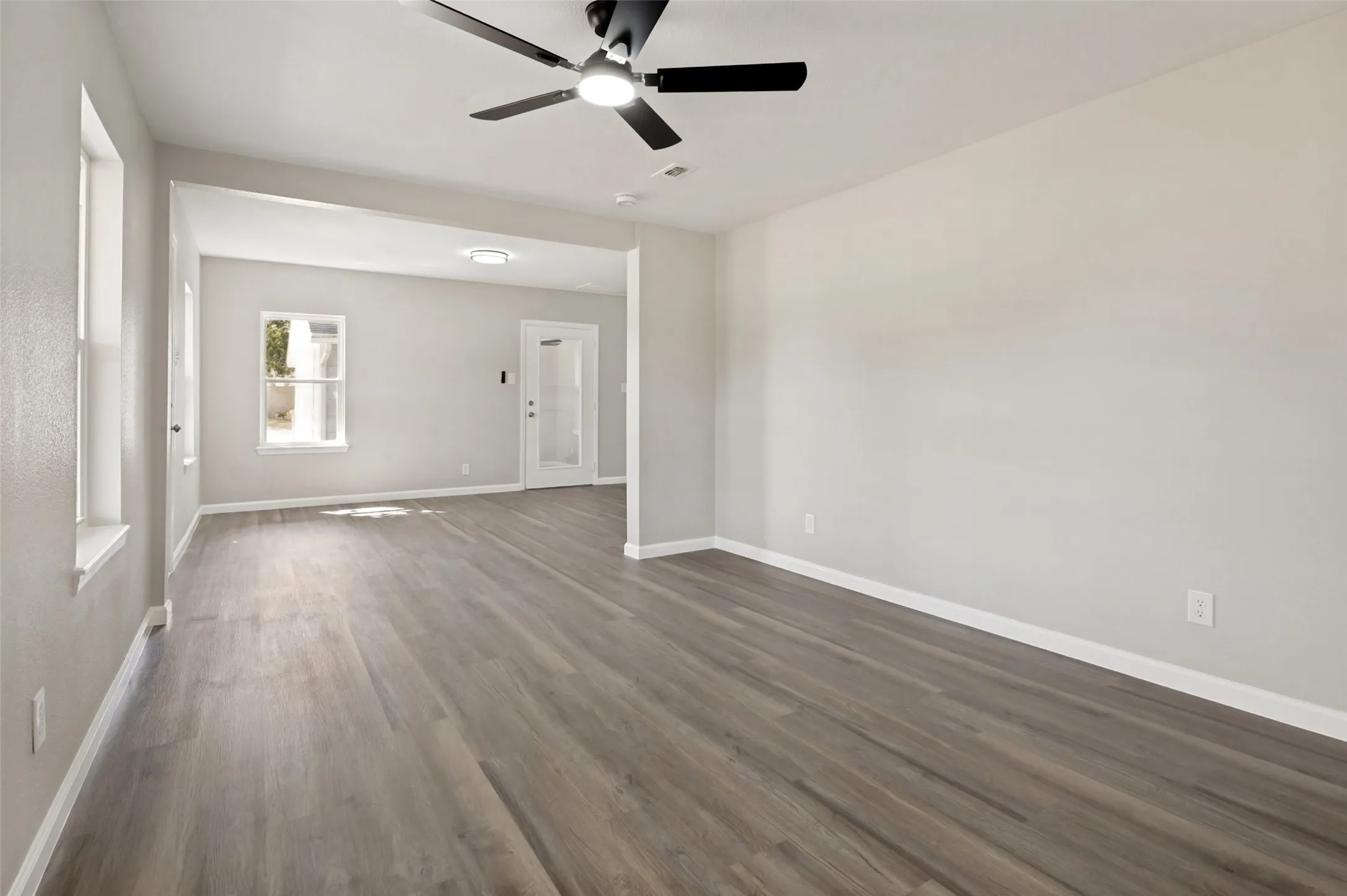Single Family Residence For Sale in Parker County , 289 Sunset Drive, Springtown, Texas 76082, 3 Bedroom, 2 Bathroom, 2 Garage spaces, 1,610 Sqft, built in 1951, mls#21378976, Real Estate Agent in Springtown, Homes For Sale in Parker county, Homes For Sale in Springtown, Realtor in Springtown Texas, Real Estate Brokerage Independent Realty Texas, Luminita Cordes Realtor