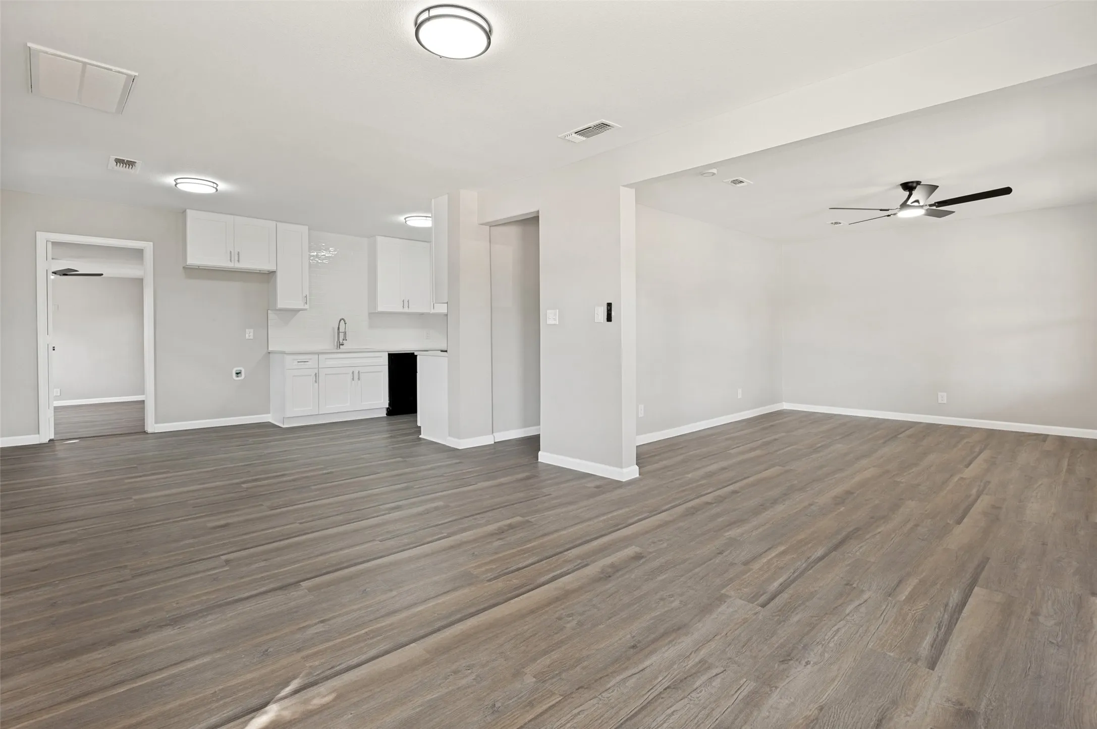 Single Family Residence For Sale in Parker County , 289 Sunset Drive, Springtown, Texas 76082, 3 Bedroom, 2 Bathroom, 2 Garage spaces, 1,610 Sqft, built in 1951, mls#21378976, Real Estate Agent in Springtown, Homes For Sale in Parker county, Homes For Sale in Springtown, Realtor in Springtown Texas, Real Estate Brokerage Independent Realty Texas, Luminita Cordes Realtor