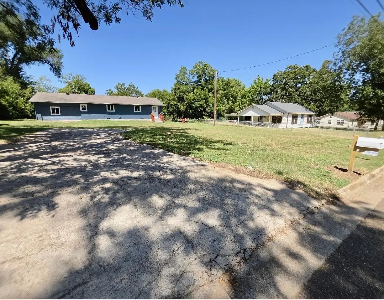 Single Family Residence For Rent in Franklin (TX) County , 208 Miller Street, Mount Vernon, Texas 75457, 3 Bedroom, 2 Bathroom, Garage spaces, 1,920 Sqft, built in 1960, mls#21383850, Real Estate Agent in Mount Vernon, Homes For Rent in Franklin (TX) county, Homes For Rent in Mount Vernon, Realtor in Mount Vernon Texas, Real Estate Brokerage Independent Realty Texas, Luminita Cordes Realtor