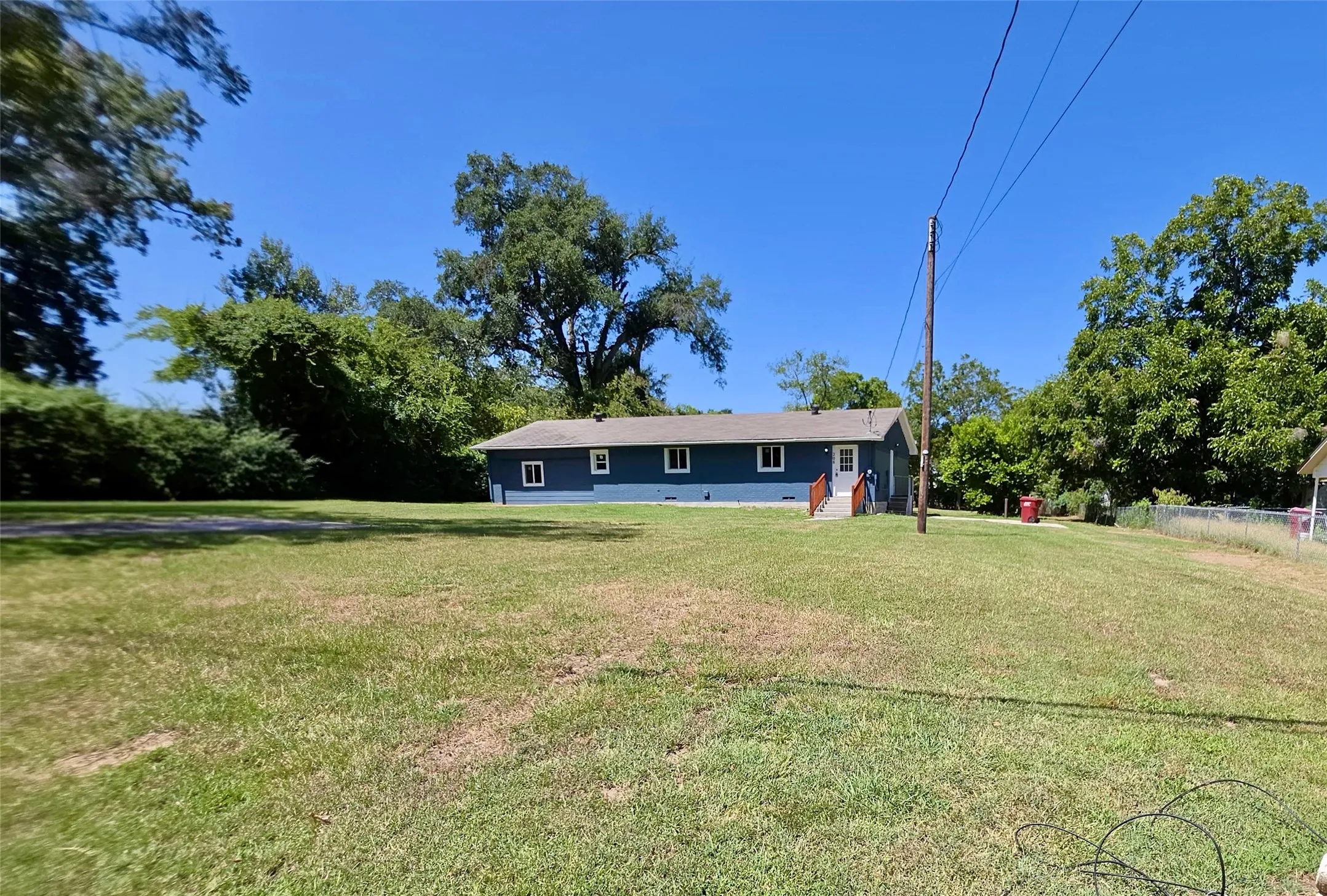 Single Family Residence For Rent in Franklin (TX) County , 208 Miller Street, Mount Vernon, Texas 75457, 3 Bedroom, 2 Bathroom, Garage spaces, 1,920 Sqft, built in 1960, mls#21383850, Real Estate Agent in Mount Vernon, Homes For Rent in Franklin (TX) county, Homes For Rent in Mount Vernon, Realtor in Mount Vernon Texas, Real Estate Brokerage Independent Realty Texas, Luminita Cordes Realtor