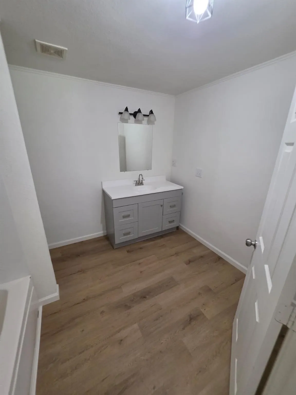 Single Family Residence For Rent in Franklin (TX) County , 208 Miller Street, Mount Vernon, Texas 75457, 3 Bedroom, 2 Bathroom, Garage spaces, 1,920 Sqft, built in 1960, mls#21383850, Real Estate Agent in Mount Vernon, Homes For Rent in Franklin (TX) county, Homes For Rent in Mount Vernon, Realtor in Mount Vernon Texas, Real Estate Brokerage Independent Realty Texas, Luminita Cordes Realtor