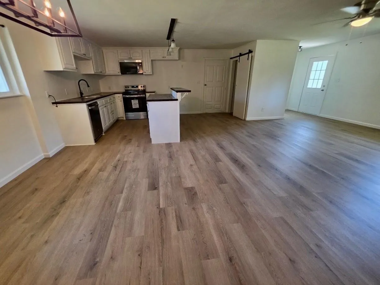 Single Family Residence For Rent in Franklin (TX) County , 208 Miller Street, Mount Vernon, Texas 75457, 3 Bedroom, 2 Bathroom, Garage spaces, 1,920 Sqft, built in 1960, mls#21383850, Real Estate Agent in Mount Vernon, Homes For Rent in Franklin (TX) county, Homes For Rent in Mount Vernon, Realtor in Mount Vernon Texas, Real Estate Brokerage Independent Realty Texas, Luminita Cordes Realtor