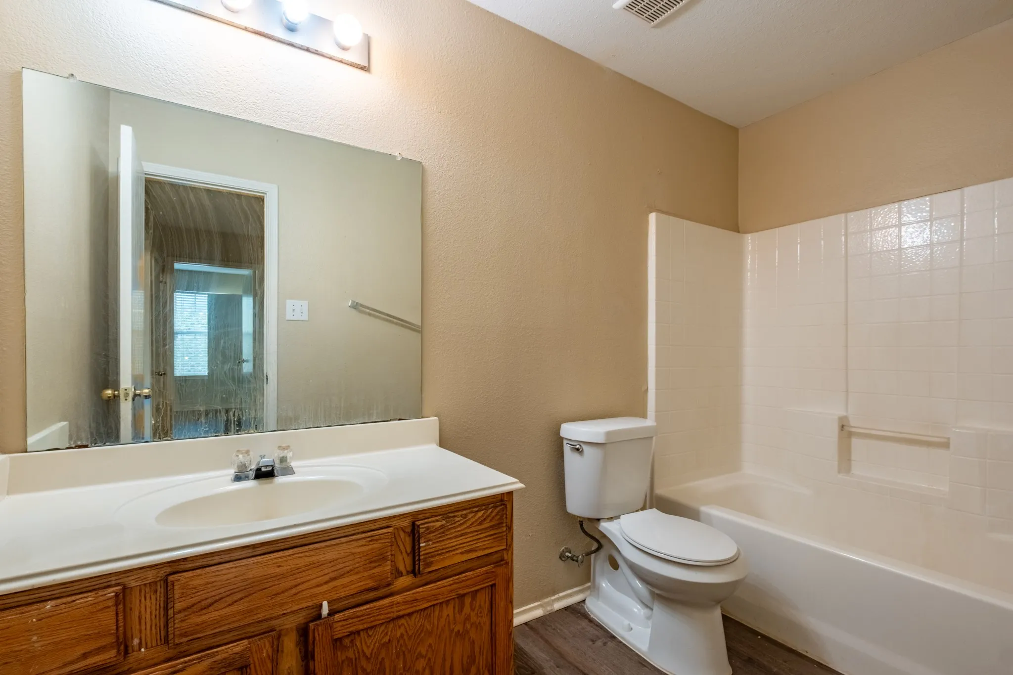 Single Family Residence For Sale in Tarrant County , 13249 Elmhurst Drive, Fort Worth, Texas 76244, 4 Bedroom, 3 Bathroom, 2 Garage spaces, 1,973 Sqft, built in 2002, mls#21384387, Real Estate Agent in Fort Worth, Homes For Sale in Tarrant county, Homes For Sale in Fort Worth, Realtor in Fort Worth Texas, Real Estate Brokerage Independent Realty Texas, Luminita Cordes Realtor