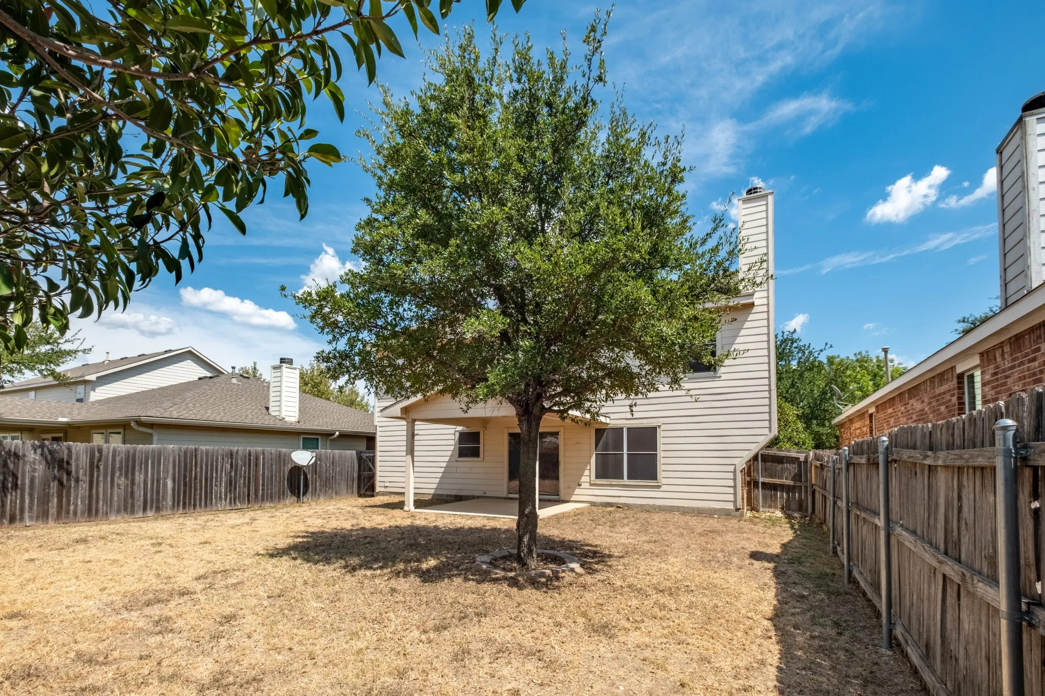 Single Family Residence For Sale in Tarrant County , 13249 Elmhurst Drive, Fort Worth, Texas 76244, 4 Bedroom, 3 Bathroom, 2 Garage spaces, 1,973 Sqft, built in 2002, mls#21384387, Real Estate Agent in Fort Worth, Homes For Sale in Tarrant county, Homes For Sale in Fort Worth, Realtor in Fort Worth Texas, Real Estate Brokerage Independent Realty Texas, Luminita Cordes Realtor