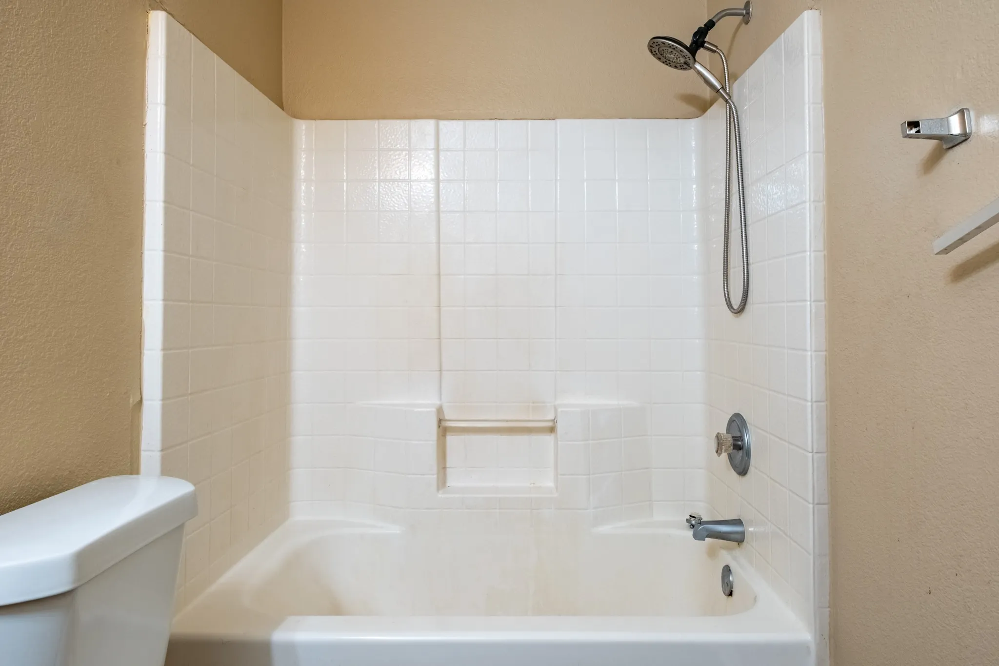 Single Family Residence For Sale in Tarrant County , 13249 Elmhurst Drive, Fort Worth, Texas 76244, 4 Bedroom, 3 Bathroom, 2 Garage spaces, 1,973 Sqft, built in 2002, mls#21384387, Real Estate Agent in Fort Worth, Homes For Sale in Tarrant county, Homes For Sale in Fort Worth, Realtor in Fort Worth Texas, Real Estate Brokerage Independent Realty Texas, Luminita Cordes Realtor