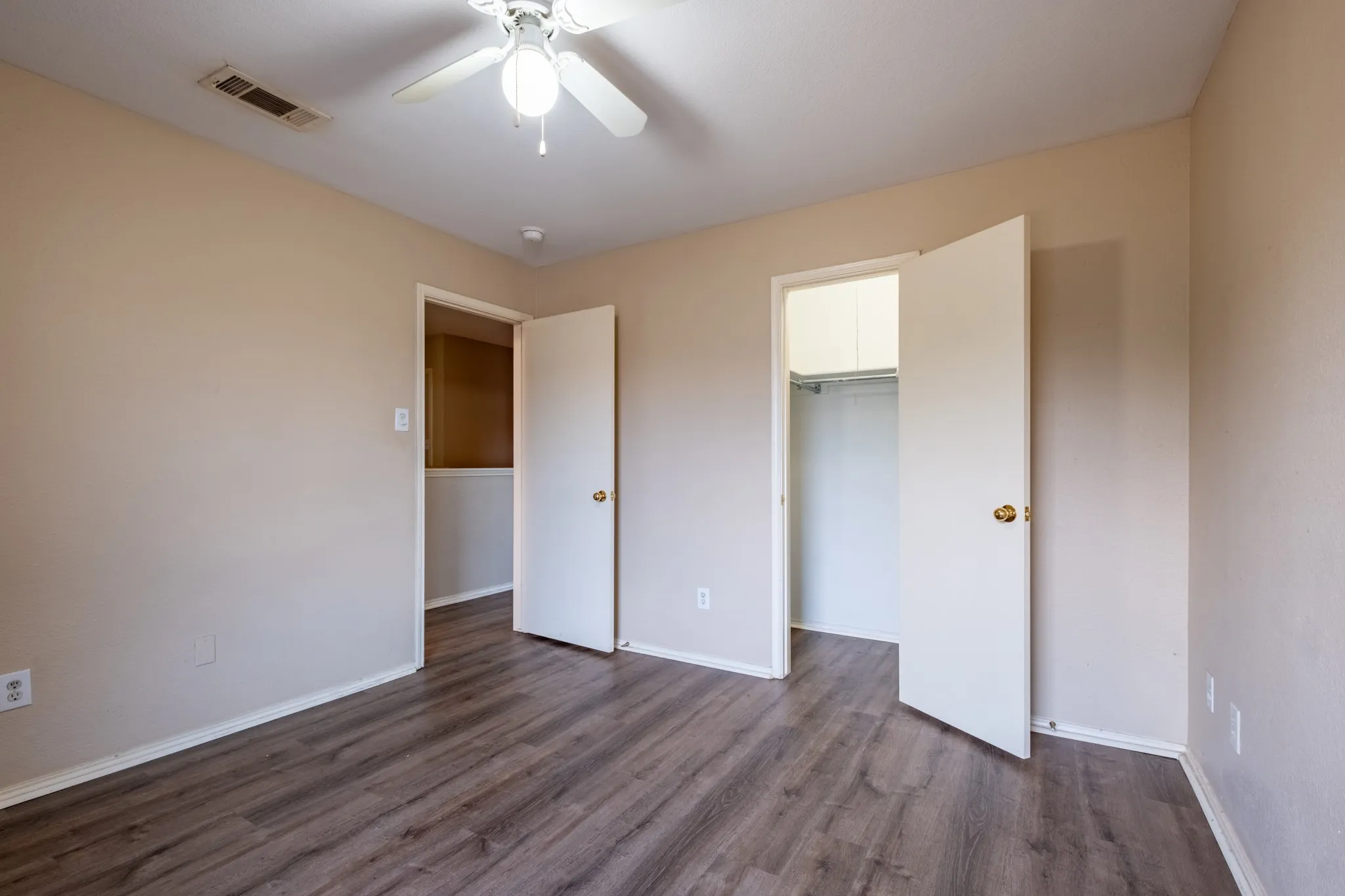 Single Family Residence For Sale in Tarrant County , 13249 Elmhurst Drive, Fort Worth, Texas 76244, 4 Bedroom, 3 Bathroom, 2 Garage spaces, 1,973 Sqft, built in 2002, mls#21384387, Real Estate Agent in Fort Worth, Homes For Sale in Tarrant county, Homes For Sale in Fort Worth, Realtor in Fort Worth Texas, Real Estate Brokerage Independent Realty Texas, Luminita Cordes Realtor