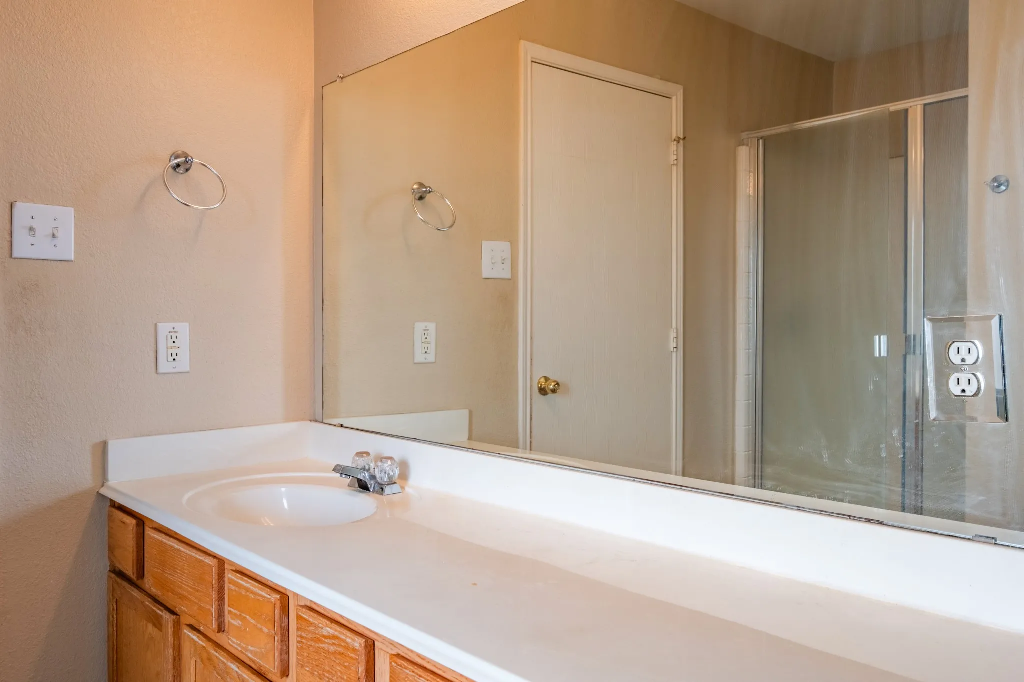 Single Family Residence For Sale in Tarrant County , 13249 Elmhurst Drive, Fort Worth, Texas 76244, 4 Bedroom, 3 Bathroom, 2 Garage spaces, 1,973 Sqft, built in 2002, mls#21384387, Real Estate Agent in Fort Worth, Homes For Sale in Tarrant county, Homes For Sale in Fort Worth, Realtor in Fort Worth Texas, Real Estate Brokerage Independent Realty Texas, Luminita Cordes Realtor