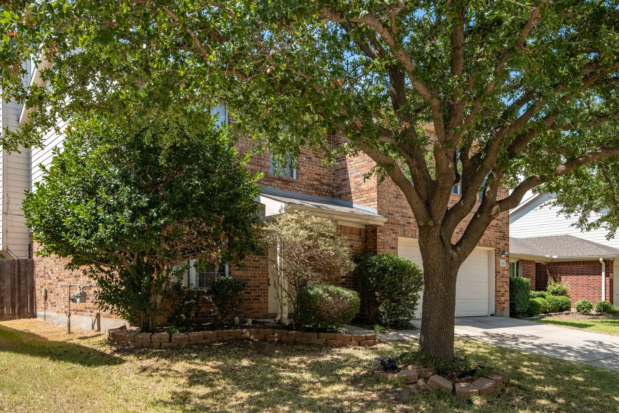 Single Family Residence For Sale in Tarrant County , 13249 Elmhurst Drive, Fort Worth, Texas 76244, 4 Bedroom, 3 Bathroom, 2 Garage spaces, 1,973 Sqft, built in 2002, mls#21384387, Real Estate Agent in Fort Worth, Homes For Sale in Tarrant county, Homes For Sale in Fort Worth, Realtor in Fort Worth Texas, Real Estate Brokerage Independent Realty Texas, Luminita Cordes Realtor
