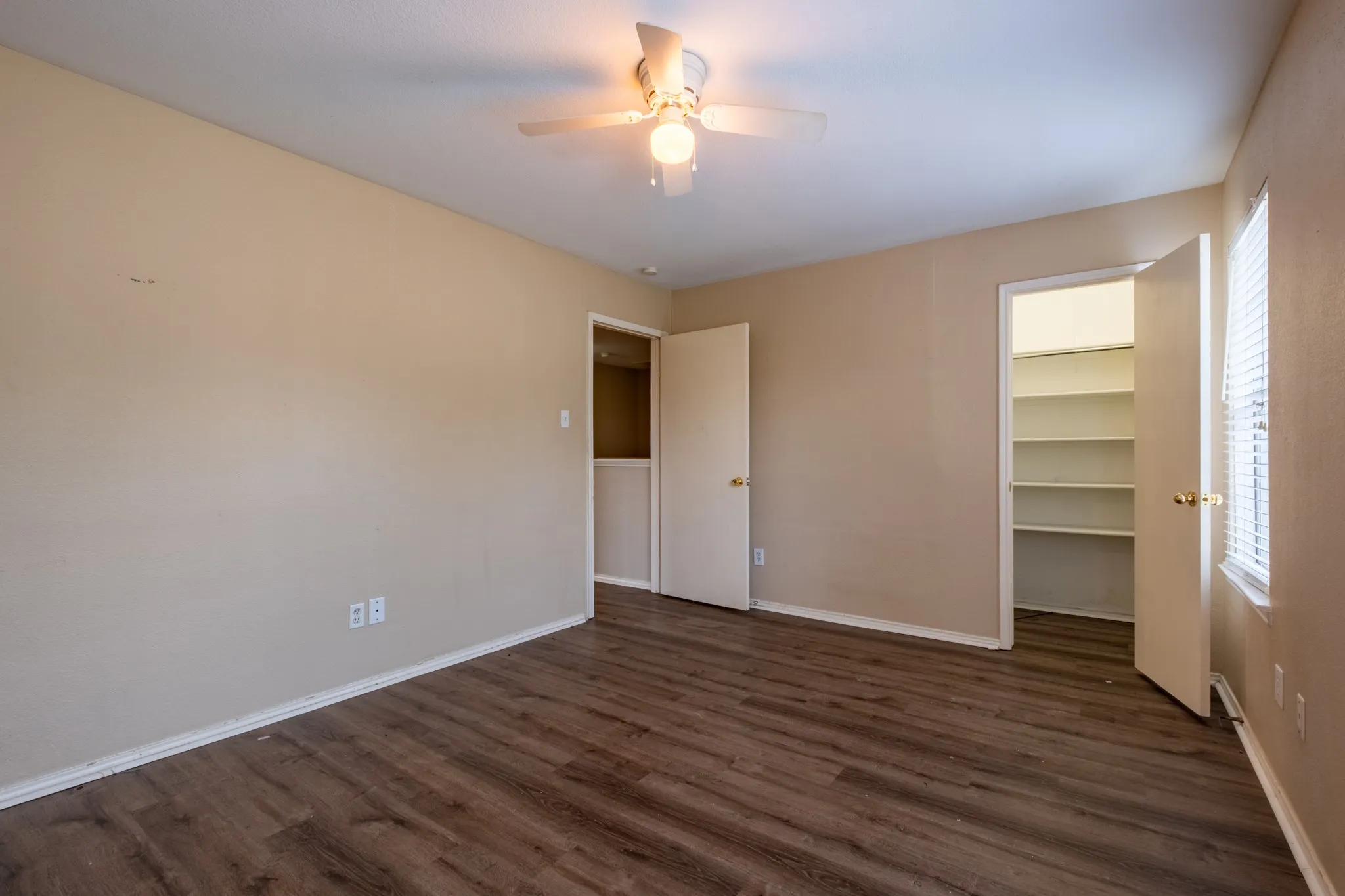 Single Family Residence For Sale in Tarrant County , 13249 Elmhurst Drive, Fort Worth, Texas 76244, 4 Bedroom, 3 Bathroom, 2 Garage spaces, 1,973 Sqft, built in 2002, mls#21384387, Real Estate Agent in Fort Worth, Homes For Sale in Tarrant county, Homes For Sale in Fort Worth, Realtor in Fort Worth Texas, Real Estate Brokerage Independent Realty Texas, Luminita Cordes Realtor