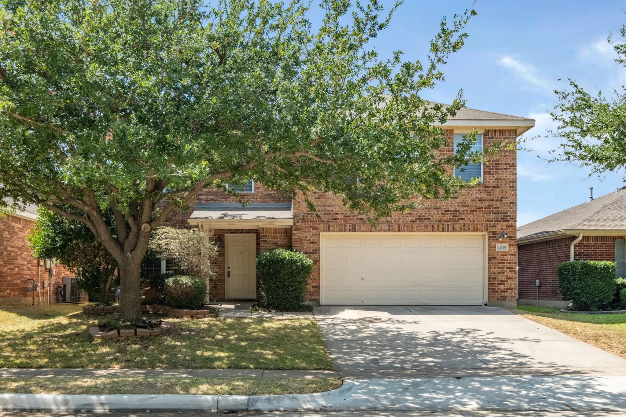 Single Family Residence For Sale in Tarrant County , 13249 Elmhurst Drive, Fort Worth, Texas 76244, 4 Bedroom, 3 Bathroom, 2 Garage spaces, 1,973 Sqft, built in 2002, mls#21384387, Real Estate Agent in Fort Worth, Homes For Sale in Tarrant county, Homes For Sale in Fort Worth, Realtor in Fort Worth Texas, Real Estate Brokerage Independent Realty Texas, Luminita Cordes Realtor