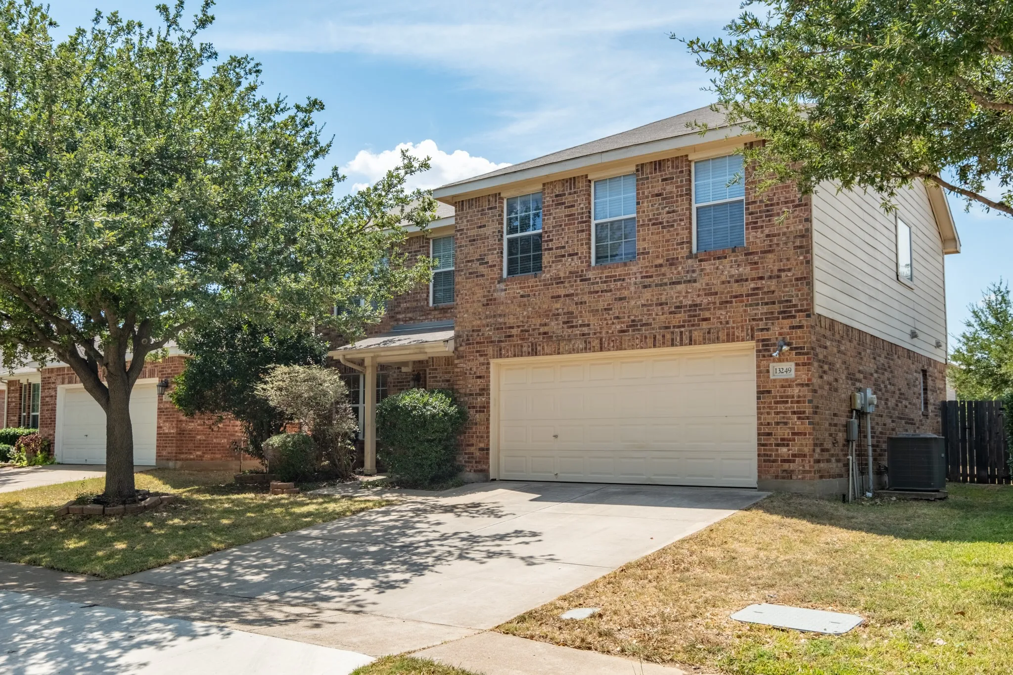 Single Family Residence For Sale in Tarrant County , 13249 Elmhurst Drive, Fort Worth, Texas 76244, 4 Bedroom, 3 Bathroom, 2 Garage spaces, 1,973 Sqft, built in 2002, mls#21384387, Real Estate Agent in Fort Worth, Homes For Sale in Tarrant county, Homes For Sale in Fort Worth, Realtor in Fort Worth Texas, Real Estate Brokerage Independent Realty Texas, Luminita Cordes Realtor