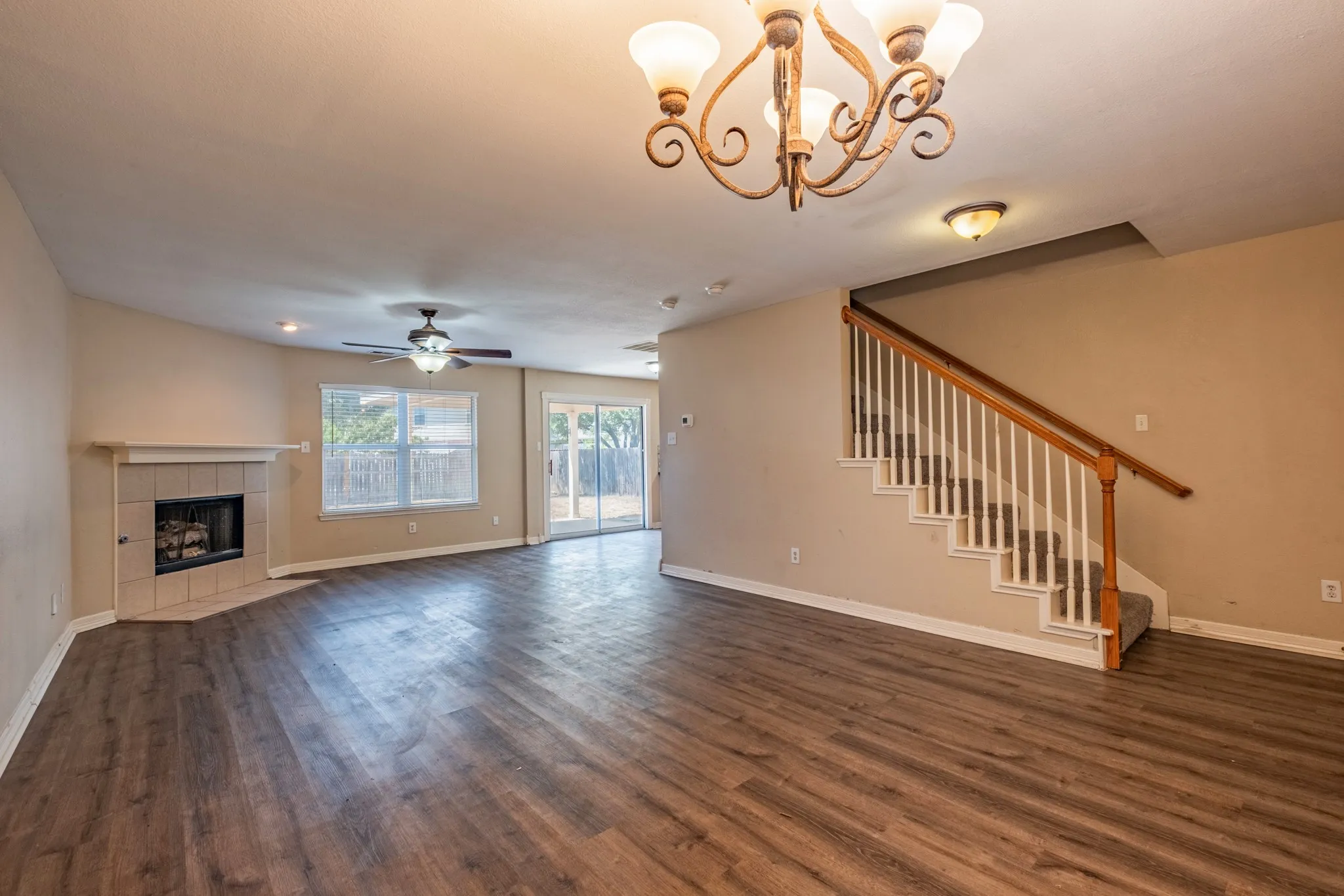 Single Family Residence For Sale in Tarrant County , 13249 Elmhurst Drive, Fort Worth, Texas 76244, 4 Bedroom, 3 Bathroom, 2 Garage spaces, 1,973 Sqft, built in 2002, mls#21384387, Real Estate Agent in Fort Worth, Homes For Sale in Tarrant county, Homes For Sale in Fort Worth, Realtor in Fort Worth Texas, Real Estate Brokerage Independent Realty Texas, Luminita Cordes Realtor