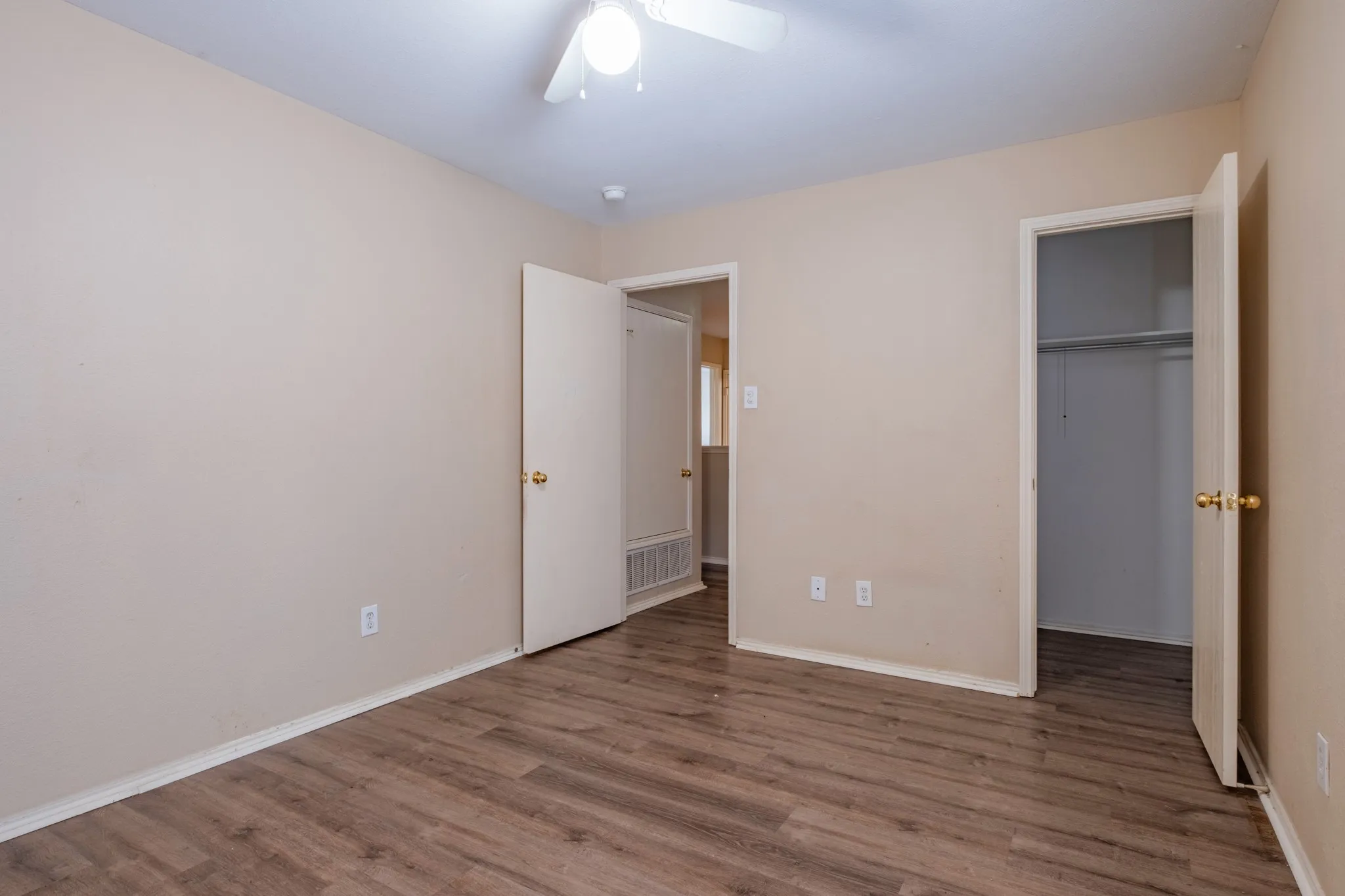 Single Family Residence For Sale in Tarrant County , 13249 Elmhurst Drive, Fort Worth, Texas 76244, 4 Bedroom, 3 Bathroom, 2 Garage spaces, 1,973 Sqft, built in 2002, mls#21384387, Real Estate Agent in Fort Worth, Homes For Sale in Tarrant county, Homes For Sale in Fort Worth, Realtor in Fort Worth Texas, Real Estate Brokerage Independent Realty Texas, Luminita Cordes Realtor