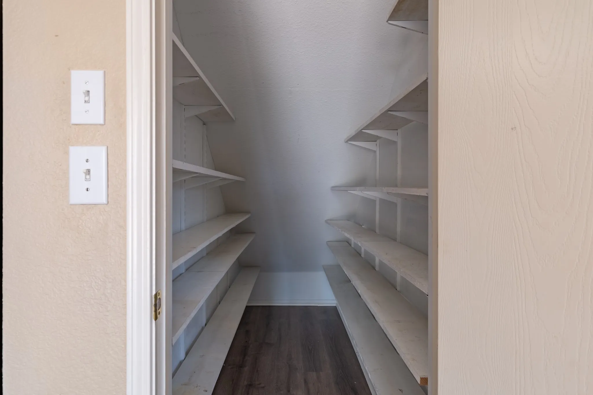 Single Family Residence For Sale in Tarrant County , 13249 Elmhurst Drive, Fort Worth, Texas 76244, 4 Bedroom, 3 Bathroom, 2 Garage spaces, 1,973 Sqft, built in 2002, mls#21384387, Real Estate Agent in Fort Worth, Homes For Sale in Tarrant county, Homes For Sale in Fort Worth, Realtor in Fort Worth Texas, Real Estate Brokerage Independent Realty Texas, Luminita Cordes Realtor