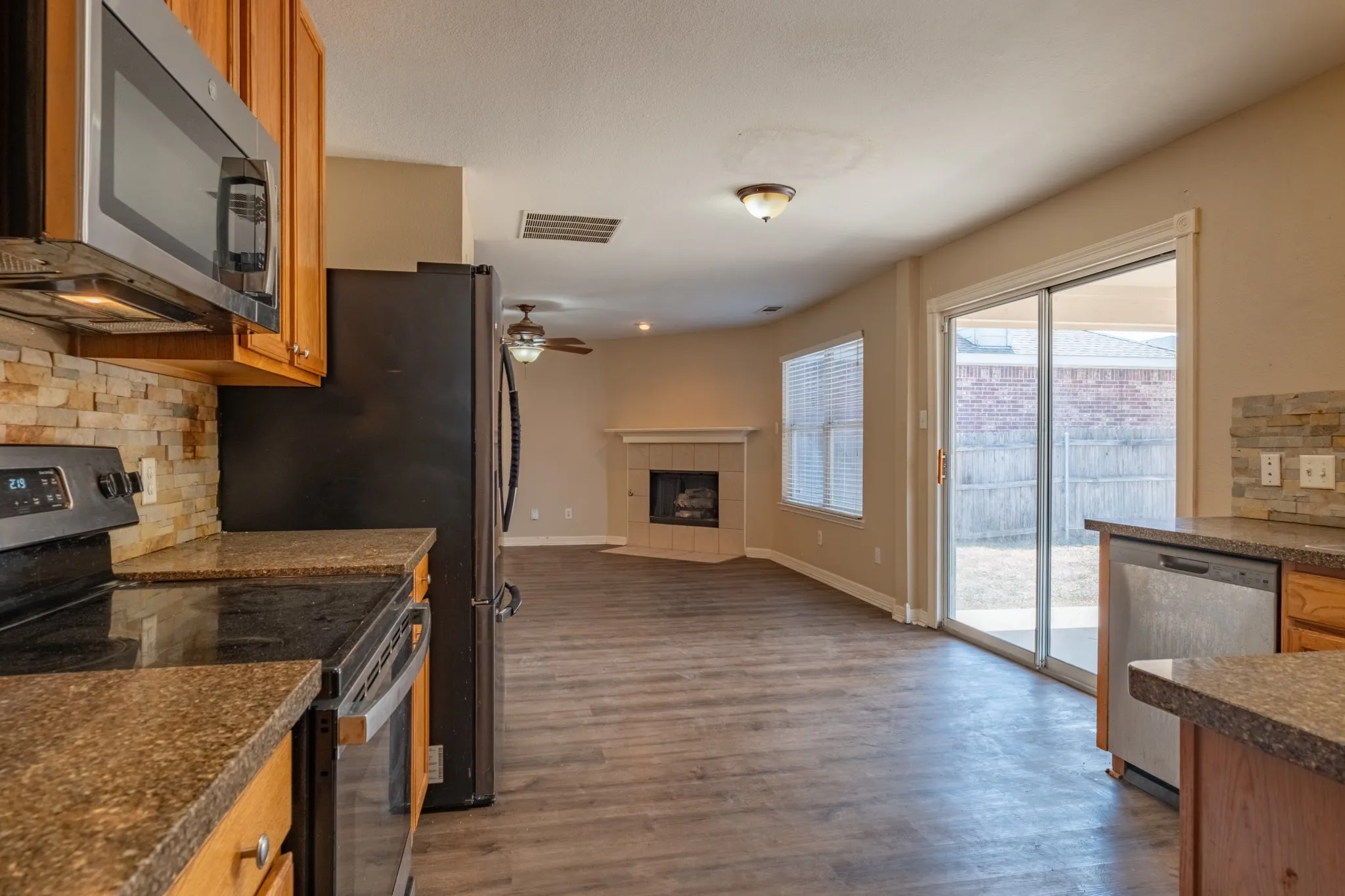 Single Family Residence For Sale in Tarrant County , 13249 Elmhurst Drive, Fort Worth, Texas 76244, 4 Bedroom, 3 Bathroom, 2 Garage spaces, 1,973 Sqft, built in 2002, mls#21384387, Real Estate Agent in Fort Worth, Homes For Sale in Tarrant county, Homes For Sale in Fort Worth, Realtor in Fort Worth Texas, Real Estate Brokerage Independent Realty Texas, Luminita Cordes Realtor