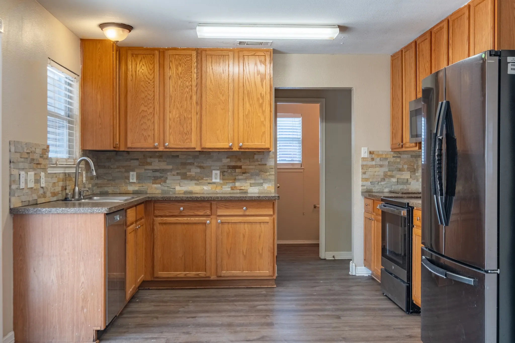 Single Family Residence For Sale in Tarrant County , 13249 Elmhurst Drive, Fort Worth, Texas 76244, 4 Bedroom, 3 Bathroom, 2 Garage spaces, 1,973 Sqft, built in 2002, mls#21384387, Real Estate Agent in Fort Worth, Homes For Sale in Tarrant county, Homes For Sale in Fort Worth, Realtor in Fort Worth Texas, Real Estate Brokerage Independent Realty Texas, Luminita Cordes Realtor