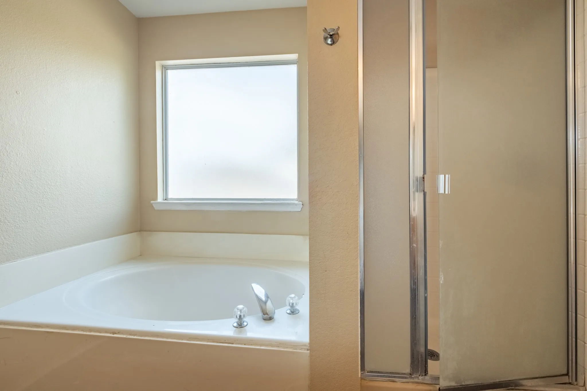 Single Family Residence For Sale in Tarrant County , 13249 Elmhurst Drive, Fort Worth, Texas 76244, 4 Bedroom, 3 Bathroom, 2 Garage spaces, 1,973 Sqft, built in 2002, mls#21384387, Real Estate Agent in Fort Worth, Homes For Sale in Tarrant county, Homes For Sale in Fort Worth, Realtor in Fort Worth Texas, Real Estate Brokerage Independent Realty Texas, Luminita Cordes Realtor
