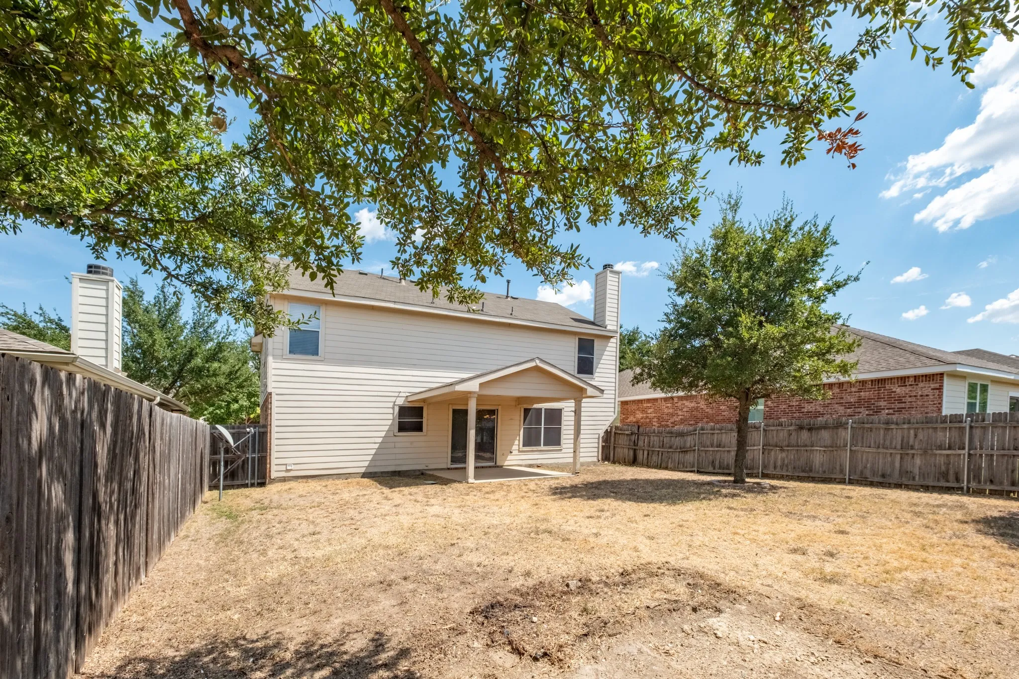 Single Family Residence For Sale in Tarrant County , 13249 Elmhurst Drive, Fort Worth, Texas 76244, 4 Bedroom, 3 Bathroom, 2 Garage spaces, 1,973 Sqft, built in 2002, mls#21384387, Real Estate Agent in Fort Worth, Homes For Sale in Tarrant county, Homes For Sale in Fort Worth, Realtor in Fort Worth Texas, Real Estate Brokerage Independent Realty Texas, Luminita Cordes Realtor