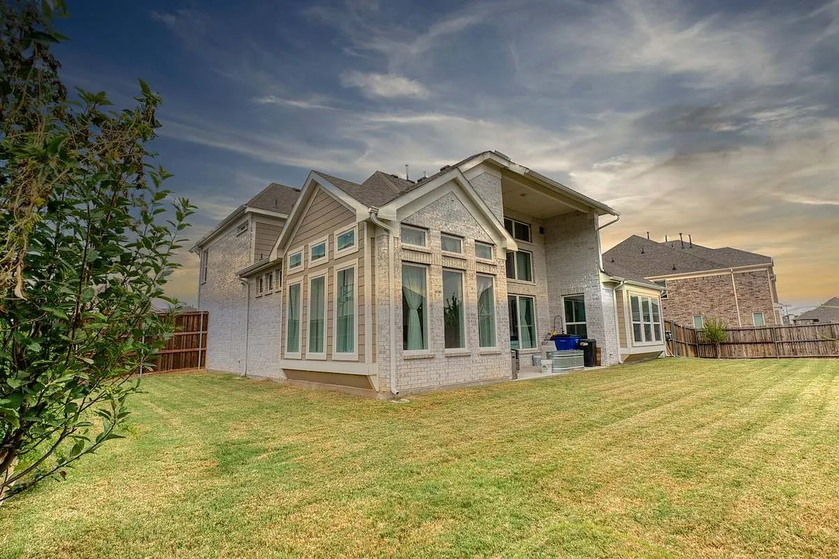 Single Family Residence For Sale in Tarrant County , 4616 Great Plains Way, Mansfield, Texas 76063, 5 Bedroom, 4 Bathroom, 3 Garage spaces, 3,700 Sqft, built in 2021, mls#21384364, Real Estate Agent in Mansfield, Homes For Sale in Tarrant county, Homes For Sale in Mansfield, Realtor in Mansfield Texas, Real Estate Brokerage Independent Realty Texas, Luminita Cordes Realtor