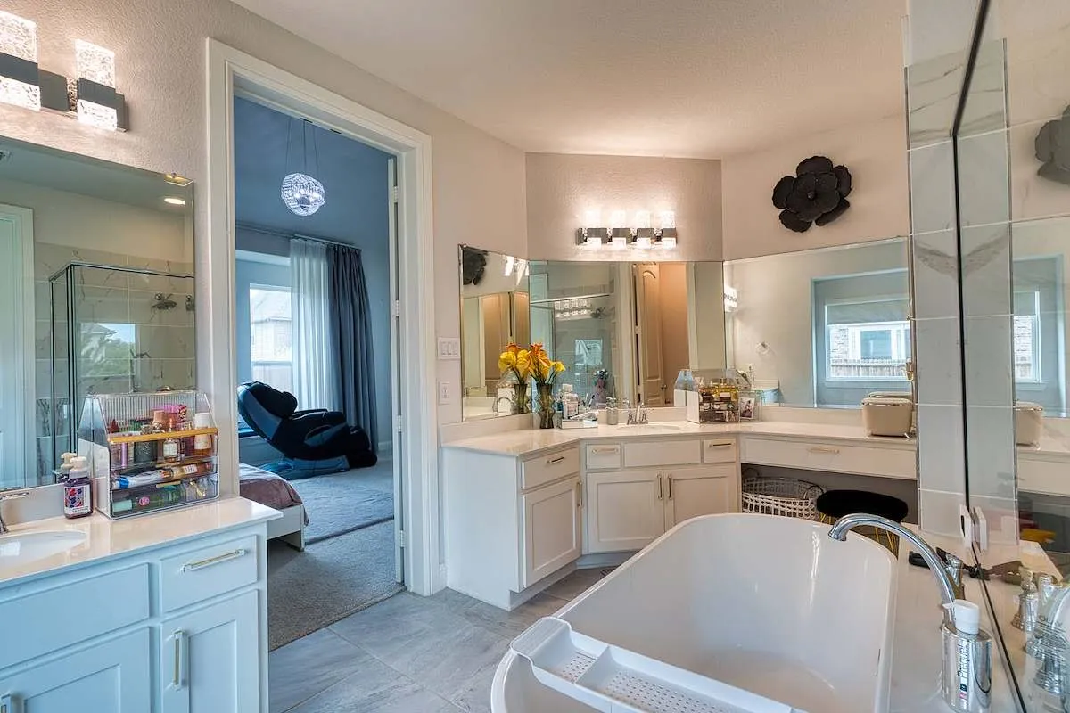Single Family Residence For Sale in Tarrant County , 4616 Great Plains Way, Mansfield, Texas 76063, 5 Bedroom, 4 Bathroom, 3 Garage spaces, 3,700 Sqft, built in 2021, mls#21384364, Real Estate Agent in Mansfield, Homes For Sale in Tarrant county, Homes For Sale in Mansfield, Realtor in Mansfield Texas, Real Estate Brokerage Independent Realty Texas, Luminita Cordes Realtor