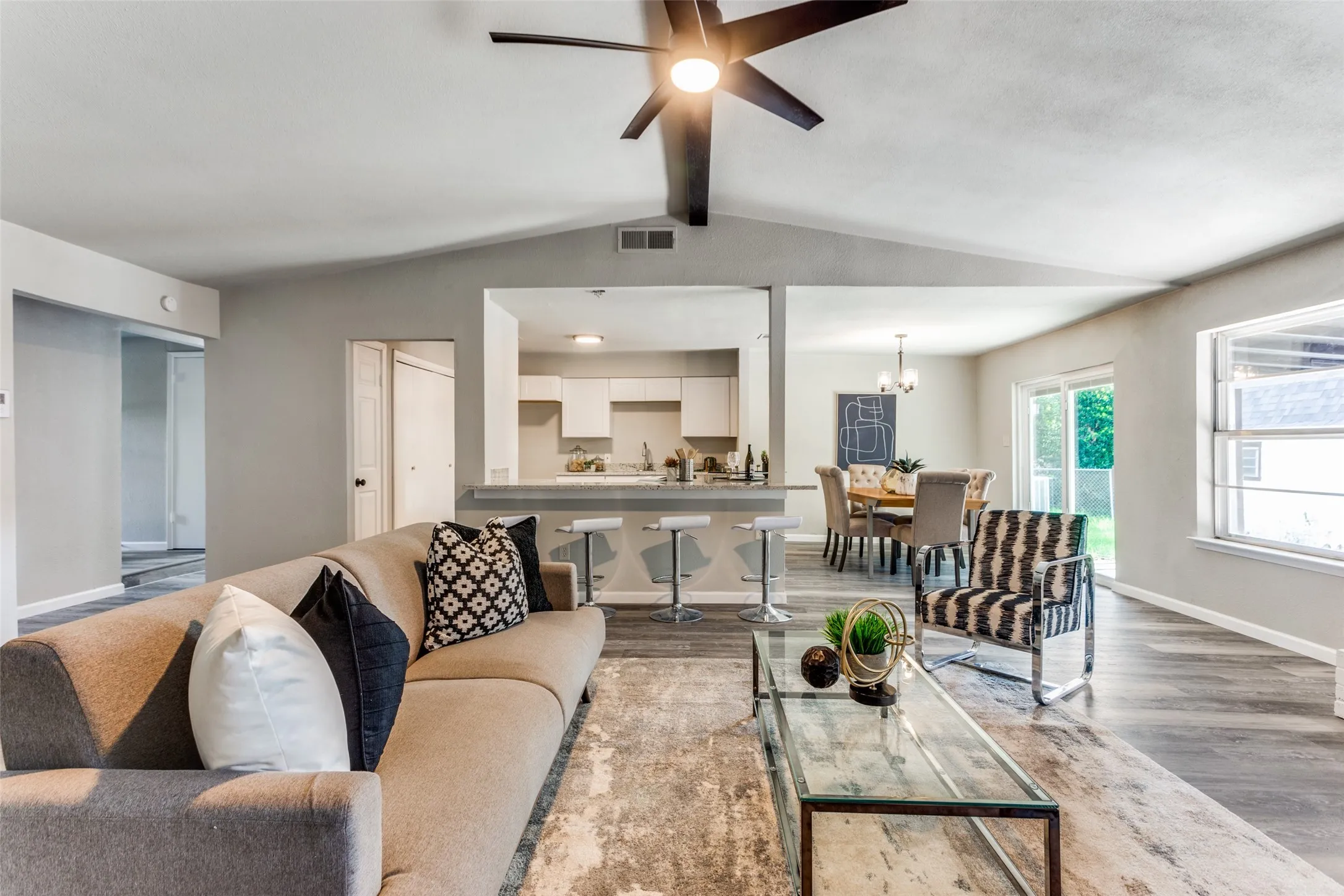 Single Family Residence For Sale in Tarrant County , 545 Panay Way Drive, Fort Worth, Texas 76108, 3 Bedroom, 2 Bathroom, 2 Garage spaces, 1,774 Sqft, built in 1978, mls#21384422, Real Estate Agent in Fort Worth, Homes For Sale in Tarrant county, Homes For Sale in Fort Worth, Realtor in Fort Worth Texas, Real Estate Brokerage Independent Realty Texas, Luminita Cordes Realtor