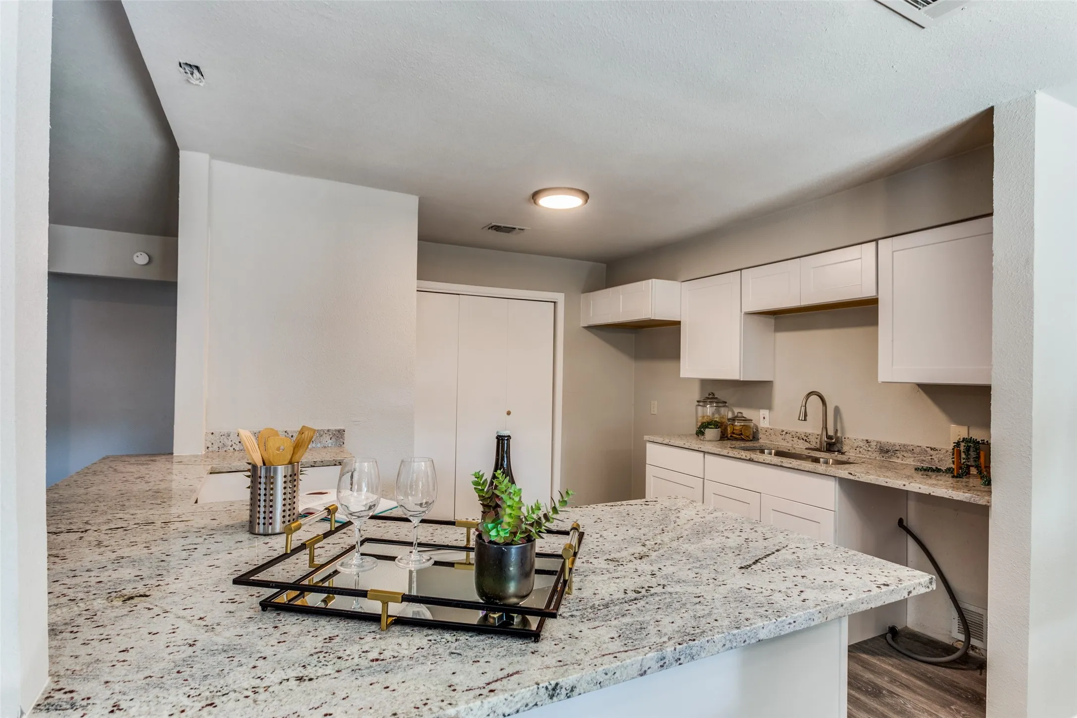 Single Family Residence For Sale in Tarrant County , 545 Panay Way Drive, Fort Worth, Texas 76108, 3 Bedroom, 2 Bathroom, 2 Garage spaces, 1,774 Sqft, built in 1978, mls#21384422, Real Estate Agent in Fort Worth, Homes For Sale in Tarrant county, Homes For Sale in Fort Worth, Realtor in Fort Worth Texas, Real Estate Brokerage Independent Realty Texas, Luminita Cordes Realtor