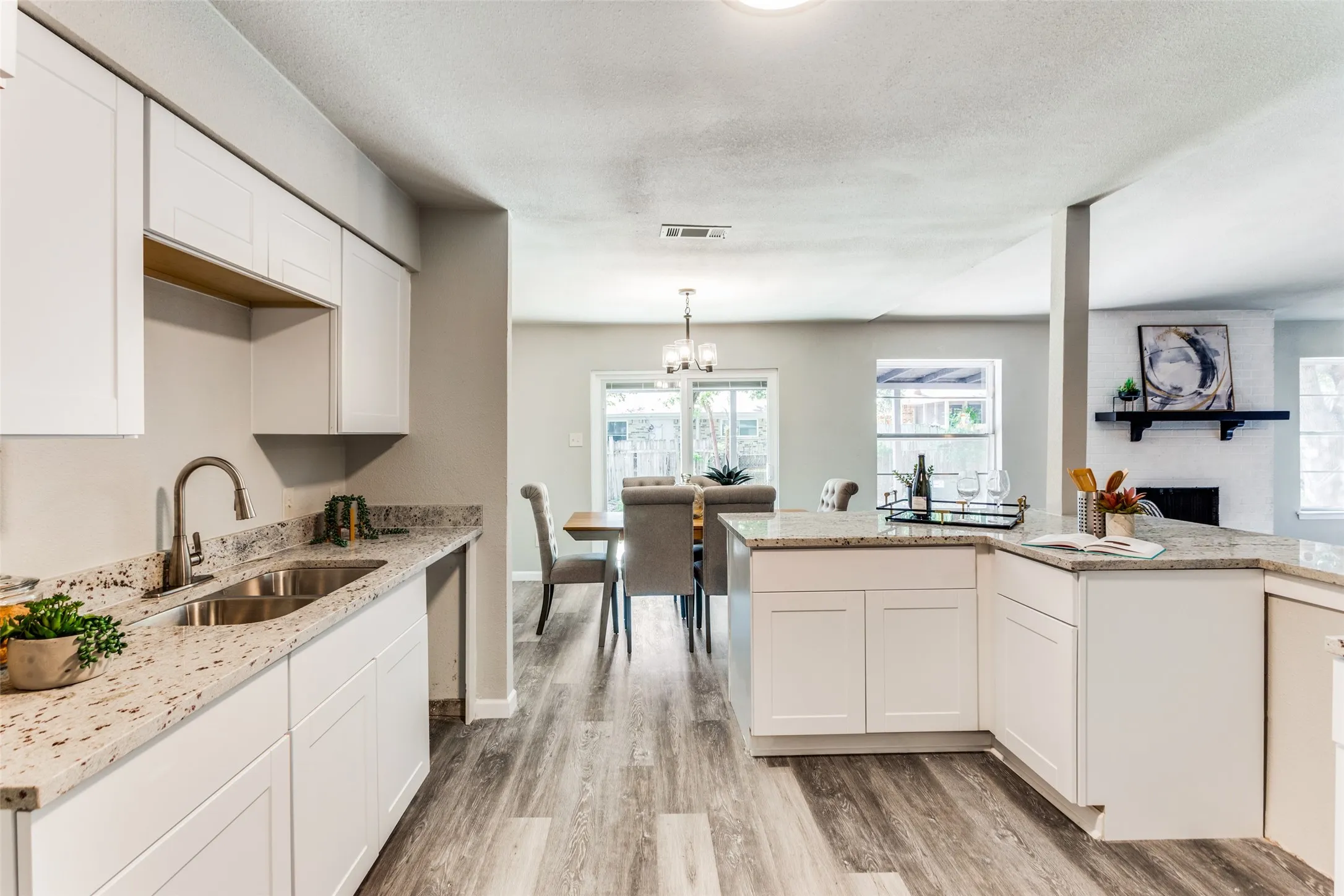 Single Family Residence For Sale in Tarrant County , 545 Panay Way Drive, Fort Worth, Texas 76108, 3 Bedroom, 2 Bathroom, 2 Garage spaces, 1,774 Sqft, built in 1978, mls#21384422, Real Estate Agent in Fort Worth, Homes For Sale in Tarrant county, Homes For Sale in Fort Worth, Realtor in Fort Worth Texas, Real Estate Brokerage Independent Realty Texas, Luminita Cordes Realtor