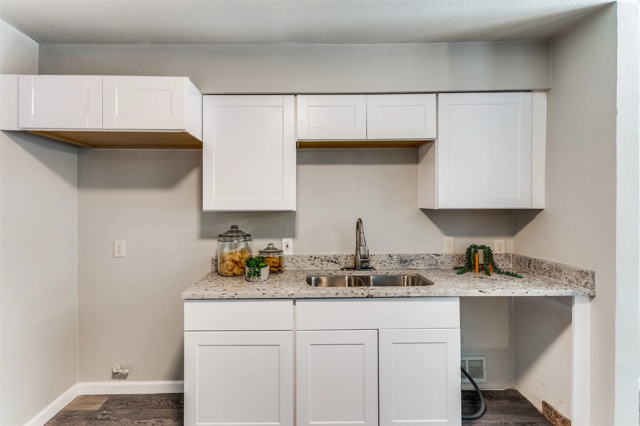 Single Family Residence For Sale in Tarrant County , 545 Panay Way Drive, Fort Worth, Texas 76108, 3 Bedroom, 2 Bathroom, 2 Garage spaces, 1,774 Sqft, built in 1978, mls#21384422, Real Estate Agent in Fort Worth, Homes For Sale in Tarrant county, Homes For Sale in Fort Worth, Realtor in Fort Worth Texas, Real Estate Brokerage Independent Realty Texas, Luminita Cordes Realtor