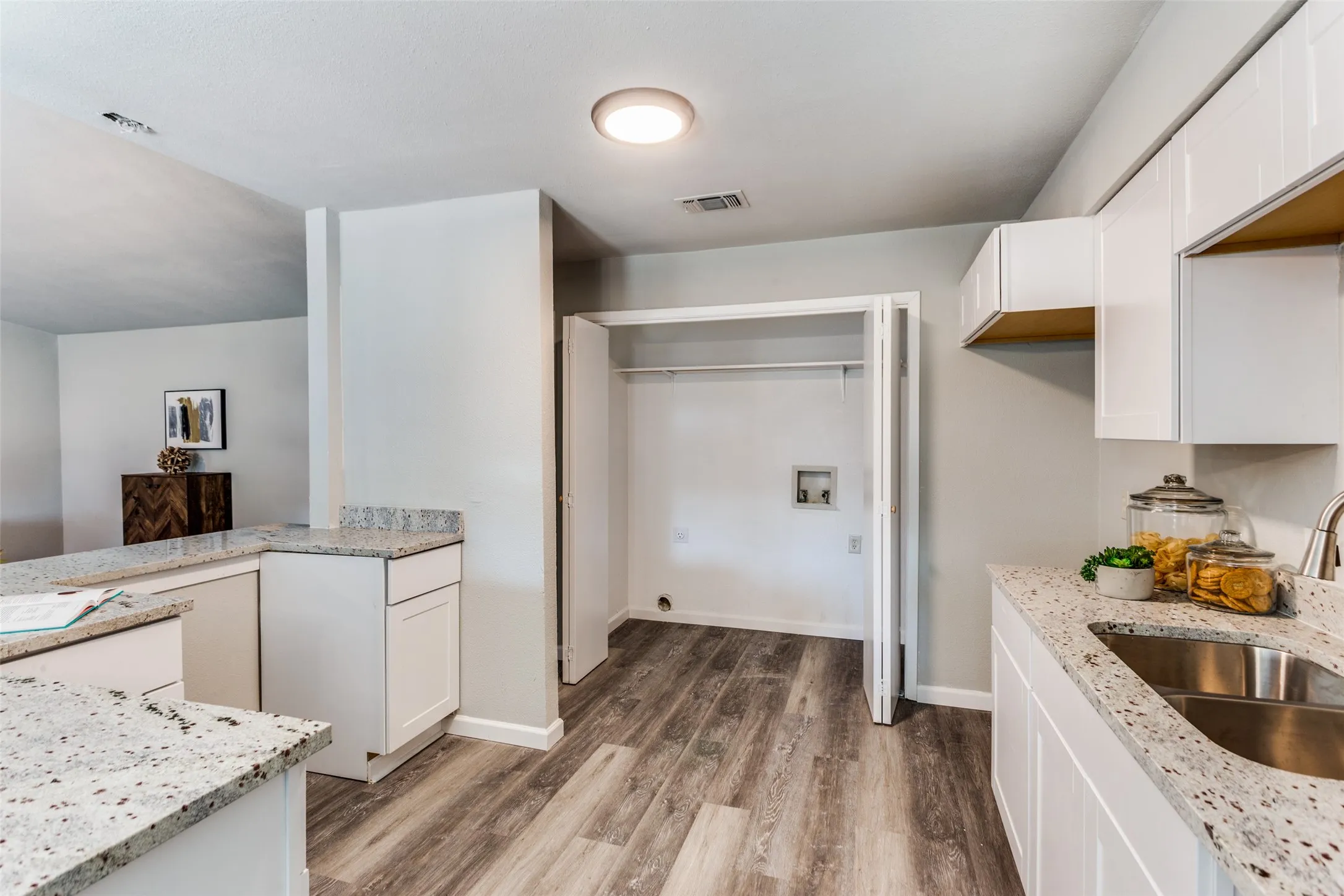 Single Family Residence For Sale in Tarrant County , 545 Panay Way Drive, Fort Worth, Texas 76108, 3 Bedroom, 2 Bathroom, 2 Garage spaces, 1,774 Sqft, built in 1978, mls#21384422, Real Estate Agent in Fort Worth, Homes For Sale in Tarrant county, Homes For Sale in Fort Worth, Realtor in Fort Worth Texas, Real Estate Brokerage Independent Realty Texas, Luminita Cordes Realtor