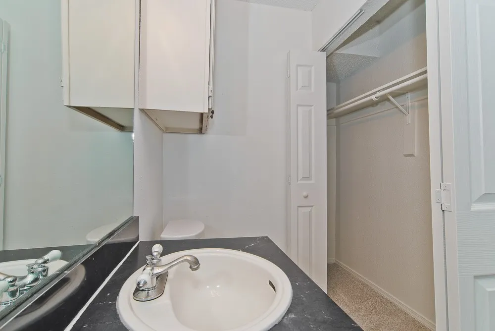 Condominium For Sale in Dallas County , 5757 E University Boulevard 27Y, Dallas, Texas 75206, 1 Bedroom, 2 Bathroom, Garage spaces, 768 Sqft, built in 1983, mls#21384372, Real Estate Agent in Dallas, Homes For Sale in Dallas county, Homes For Sale in Dallas, Realtor in Dallas Texas, Real Estate Brokerage Independent Realty Texas, Luminita Cordes Realtor