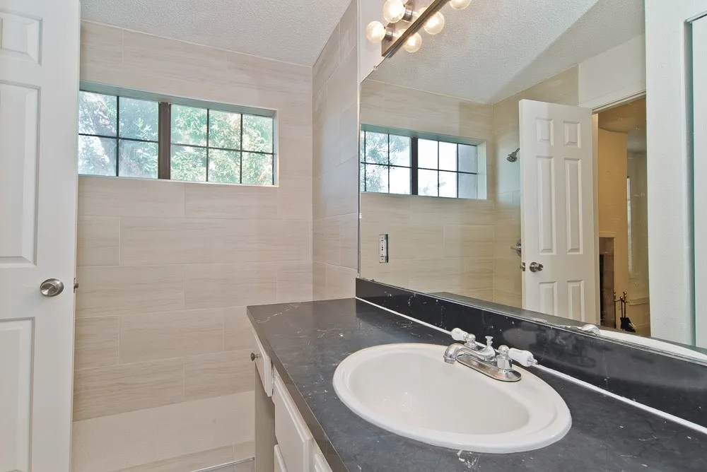 Condominium For Sale in Dallas County , 5757 E University Boulevard 27Y, Dallas, Texas 75206, 1 Bedroom, 2 Bathroom, Garage spaces, 768 Sqft, built in 1983, mls#21384372, Real Estate Agent in Dallas, Homes For Sale in Dallas county, Homes For Sale in Dallas, Realtor in Dallas Texas, Real Estate Brokerage Independent Realty Texas, Luminita Cordes Realtor