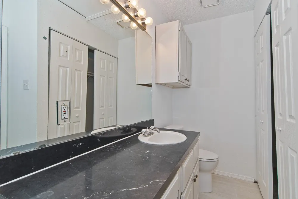Condominium For Sale in Dallas County , 5757 E University Boulevard 27Y, Dallas, Texas 75206, 1 Bedroom, 2 Bathroom, Garage spaces, 768 Sqft, built in 1983, mls#21384372, Real Estate Agent in Dallas, Homes For Sale in Dallas county, Homes For Sale in Dallas, Realtor in Dallas Texas, Real Estate Brokerage Independent Realty Texas, Luminita Cordes Realtor