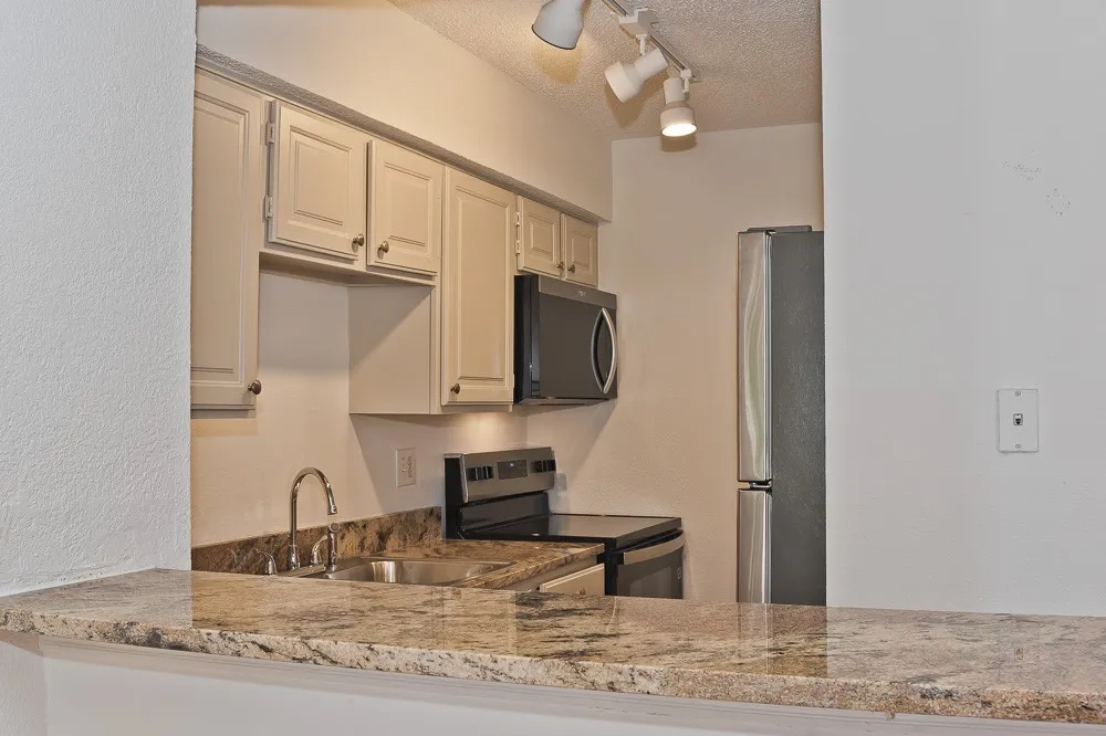 Condominium For Sale in Dallas County , 5757 E University Boulevard 27Y, Dallas, Texas 75206, 1 Bedroom, 2 Bathroom, Garage spaces, 768 Sqft, built in 1983, mls#21384372, Real Estate Agent in Dallas, Homes For Sale in Dallas county, Homes For Sale in Dallas, Realtor in Dallas Texas, Real Estate Brokerage Independent Realty Texas, Luminita Cordes Realtor