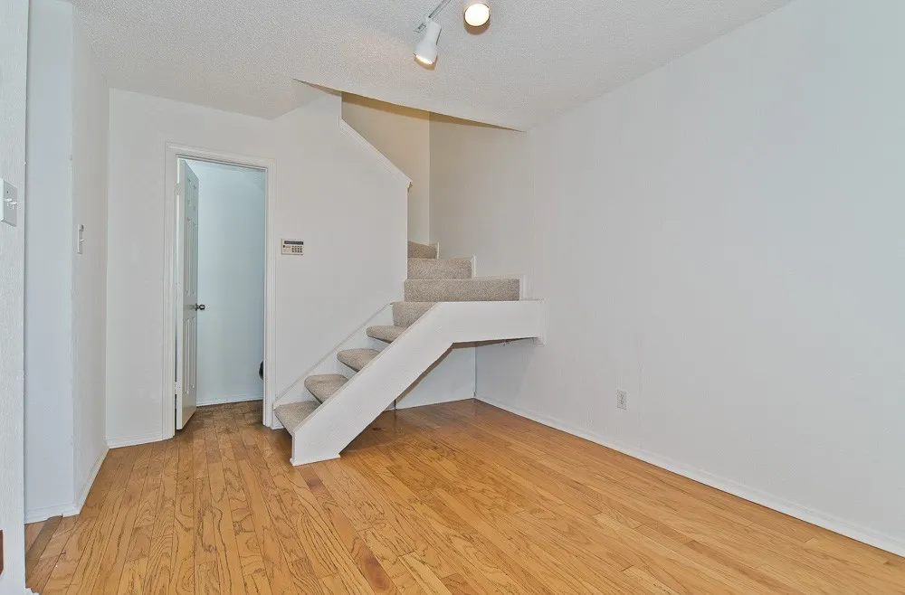 Condominium For Sale in Dallas County , 5757 E University Boulevard 27Y, Dallas, Texas 75206, 1 Bedroom, 2 Bathroom, Garage spaces, 768 Sqft, built in 1983, mls#21384372, Real Estate Agent in Dallas, Homes For Sale in Dallas county, Homes For Sale in Dallas, Realtor in Dallas Texas, Real Estate Brokerage Independent Realty Texas, Luminita Cordes Realtor