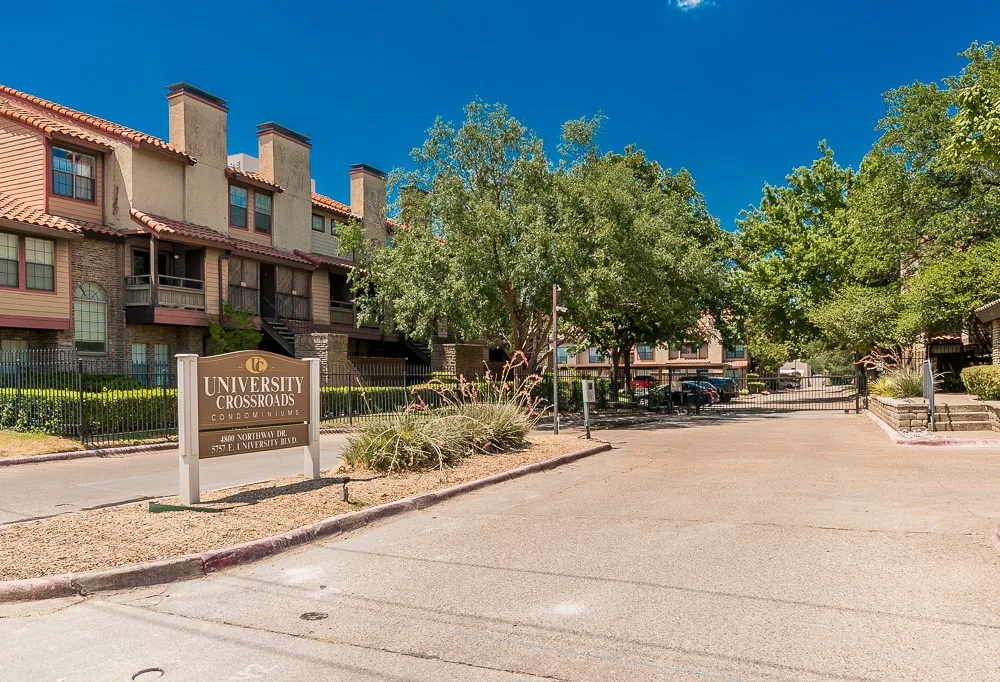 Condominium For Sale in Dallas County , 5757 E University Boulevard 27Y, Dallas, Texas 75206, 1 Bedroom, 2 Bathroom, Garage spaces, 768 Sqft, built in 1983, mls#21384372, Real Estate Agent in Dallas, Homes For Sale in Dallas county, Homes For Sale in Dallas, Realtor in Dallas Texas, Real Estate Brokerage Independent Realty Texas, Luminita Cordes Realtor