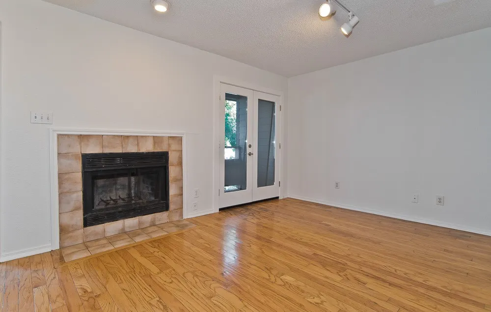 Condominium For Sale in Dallas County , 5757 E University Boulevard 27Y, Dallas, Texas 75206, 1 Bedroom, 2 Bathroom, Garage spaces, 768 Sqft, built in 1983, mls#21384372, Real Estate Agent in Dallas, Homes For Sale in Dallas county, Homes For Sale in Dallas, Realtor in Dallas Texas, Real Estate Brokerage Independent Realty Texas, Luminita Cordes Realtor