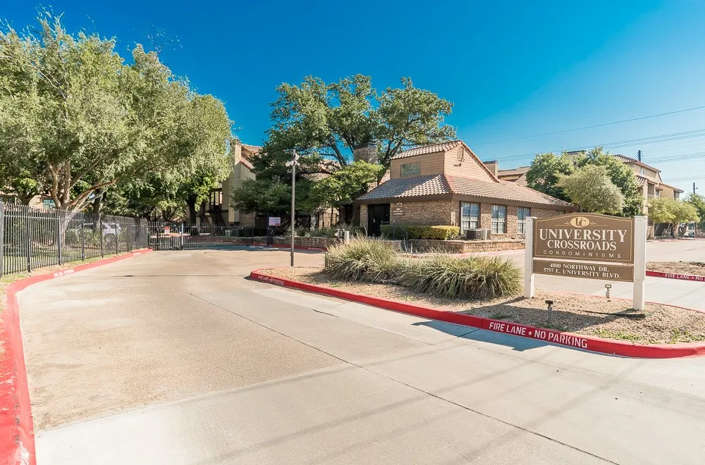Condominium For Sale in Dallas County , 5757 E University Boulevard 27Y, Dallas, Texas 75206, 1 Bedroom, 2 Bathroom, Garage spaces, 768 Sqft, built in 1983, mls#21384372, Real Estate Agent in Dallas, Homes For Sale in Dallas county, Homes For Sale in Dallas, Realtor in Dallas Texas, Real Estate Brokerage Independent Realty Texas, Luminita Cordes Realtor