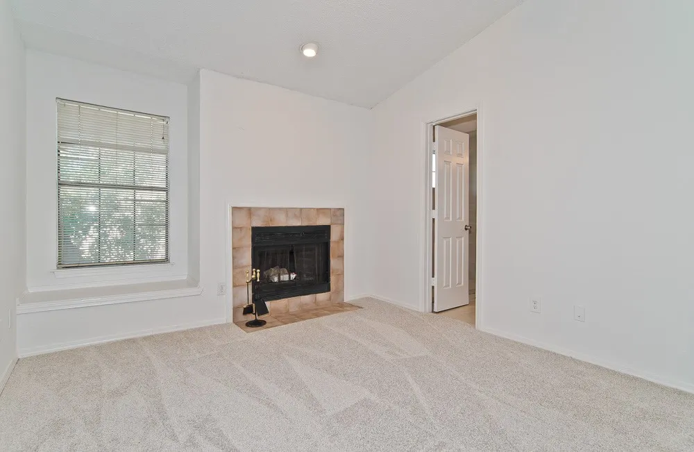 Condominium For Sale in Dallas County , 5757 E University Boulevard 27Y, Dallas, Texas 75206, 1 Bedroom, 2 Bathroom, Garage spaces, 768 Sqft, built in 1983, mls#21384372, Real Estate Agent in Dallas, Homes For Sale in Dallas county, Homes For Sale in Dallas, Realtor in Dallas Texas, Real Estate Brokerage Independent Realty Texas, Luminita Cordes Realtor
