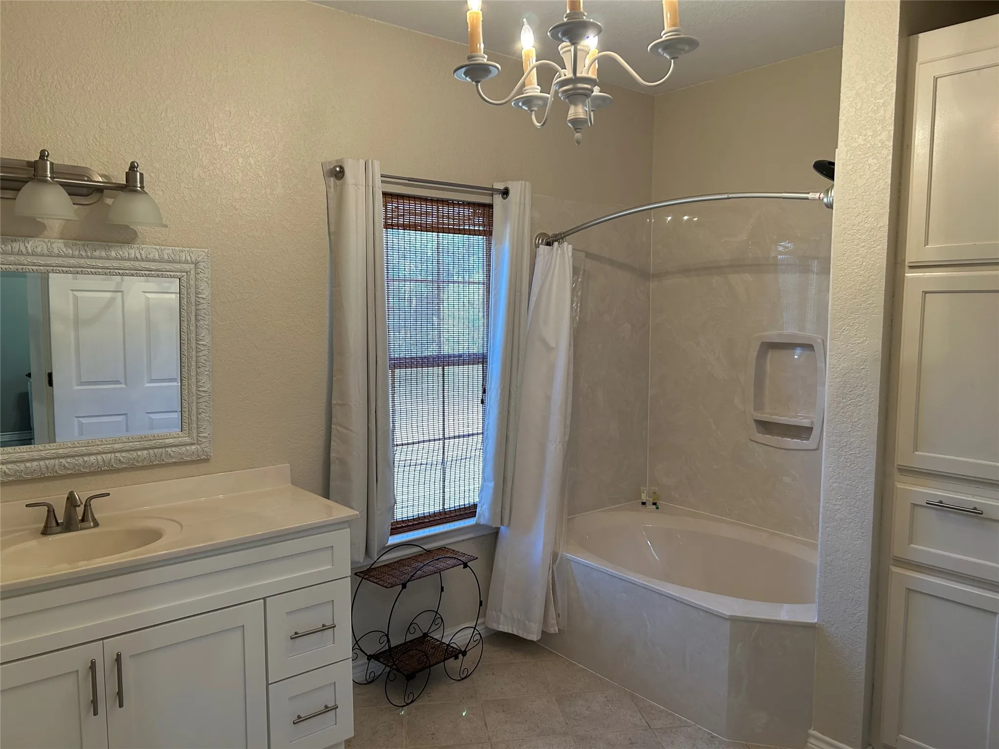 Single Family Residence For Sale in Hill County , 192 Fm 1713, Whitney, Texas 76692, 5 Bedroom, 3 Bathroom, 2 Garage spaces, 2,970 Sqft, built in 2004, mls#21384371, Real Estate Agent in Whitney, Homes For Sale in Hill county, Homes For Sale in Whitney, Realtor in Whitney Texas, Real Estate Brokerage Independent Realty Texas, Luminita Cordes Realtor