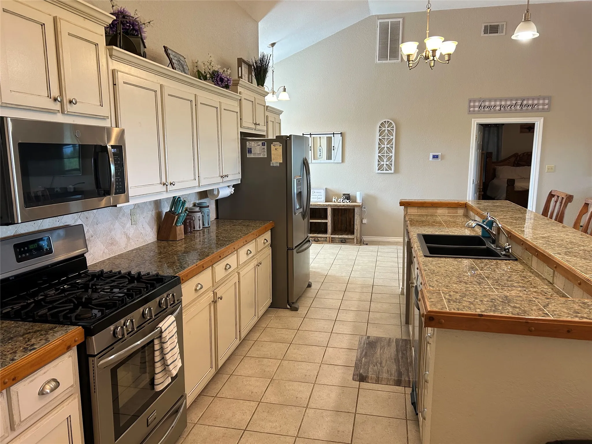 Single Family Residence For Sale in Hill County , 192 Fm 1713, Whitney, Texas 76692, 5 Bedroom, 3 Bathroom, 2 Garage spaces, 2,970 Sqft, built in 2004, mls#21384371, Real Estate Agent in Whitney, Homes For Sale in Hill county, Homes For Sale in Whitney, Realtor in Whitney Texas, Real Estate Brokerage Independent Realty Texas, Luminita Cordes Realtor