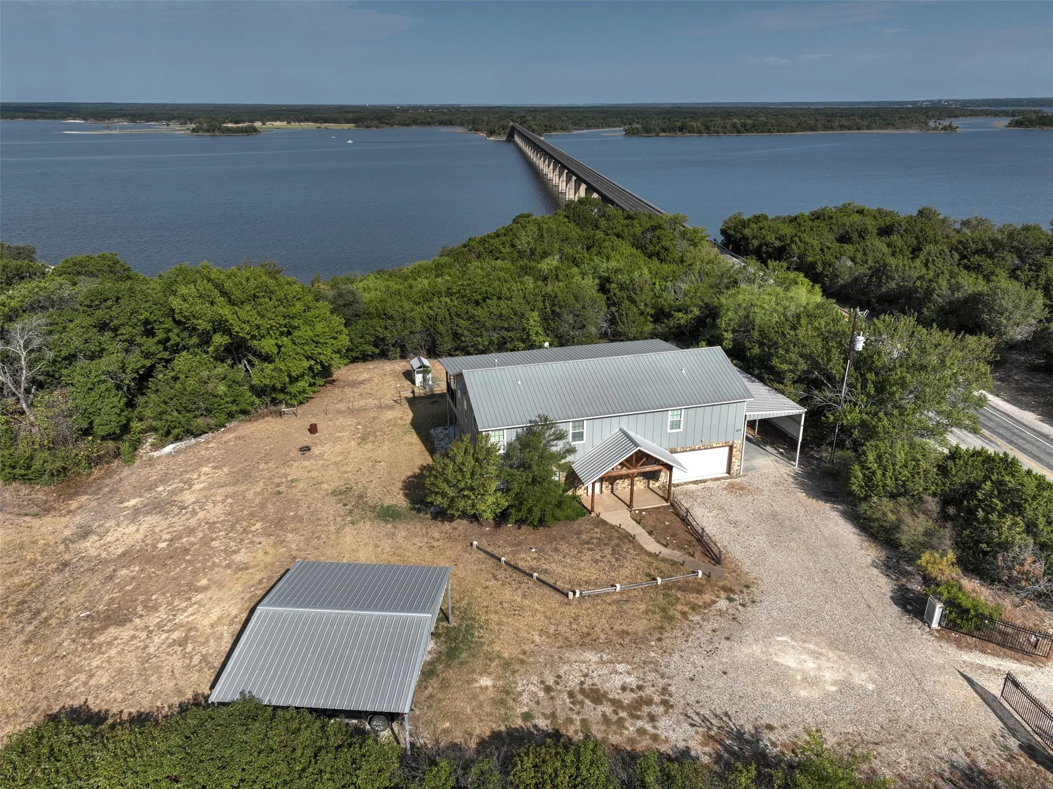 Single Family Residence For Sale in Hill County , 192 Fm 1713, Whitney, Texas 76692, 5 Bedroom, 3 Bathroom, 2 Garage spaces, 2,970 Sqft, built in 2004, mls#21384371, Real Estate Agent in Whitney, Homes For Sale in Hill county, Homes For Sale in Whitney, Realtor in Whitney Texas, Real Estate Brokerage Independent Realty Texas, Luminita Cordes Realtor