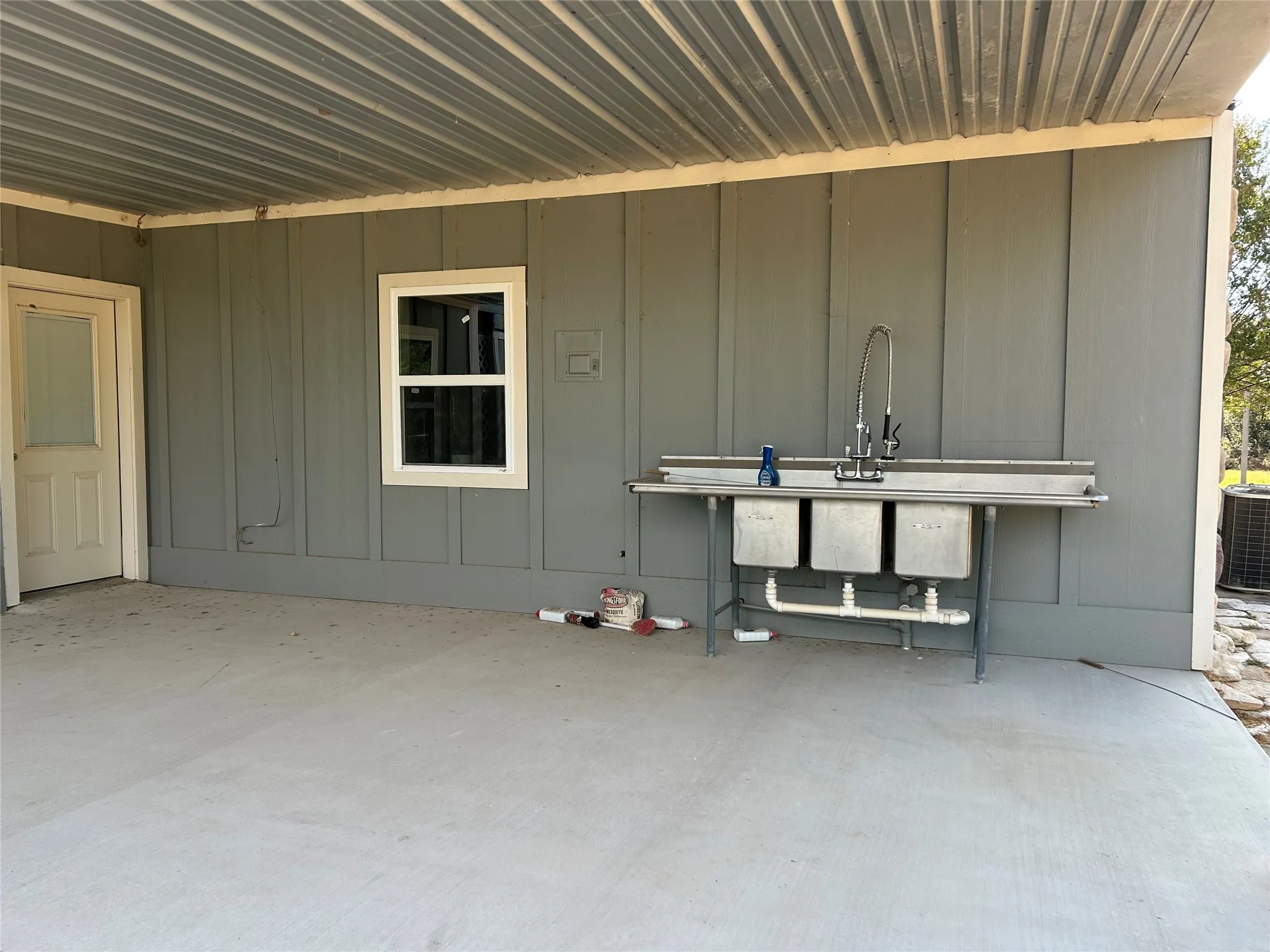 Single Family Residence For Sale in Hill County , 192 Fm 1713, Whitney, Texas 76692, 5 Bedroom, 3 Bathroom, 2 Garage spaces, 2,970 Sqft, built in 2004, mls#21384371, Real Estate Agent in Whitney, Homes For Sale in Hill county, Homes For Sale in Whitney, Realtor in Whitney Texas, Real Estate Brokerage Independent Realty Texas, Luminita Cordes Realtor