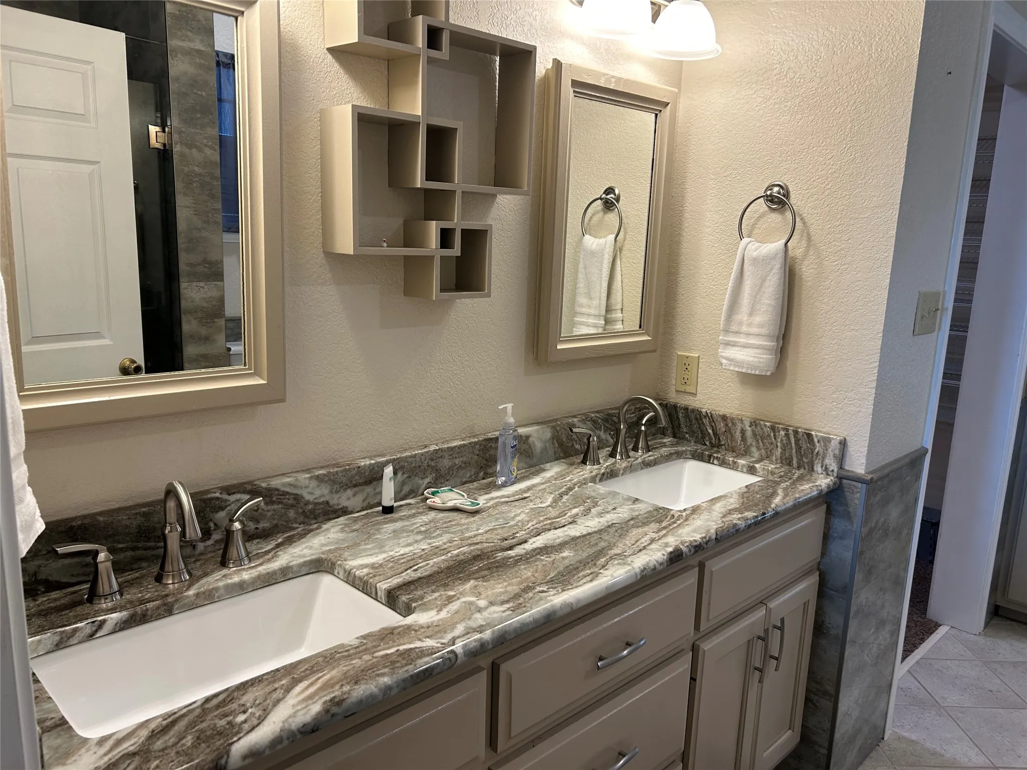 Single Family Residence For Sale in Hill County , 192 Fm 1713, Whitney, Texas 76692, 5 Bedroom, 3 Bathroom, 2 Garage spaces, 2,970 Sqft, built in 2004, mls#21384371, Real Estate Agent in Whitney, Homes For Sale in Hill county, Homes For Sale in Whitney, Realtor in Whitney Texas, Real Estate Brokerage Independent Realty Texas, Luminita Cordes Realtor