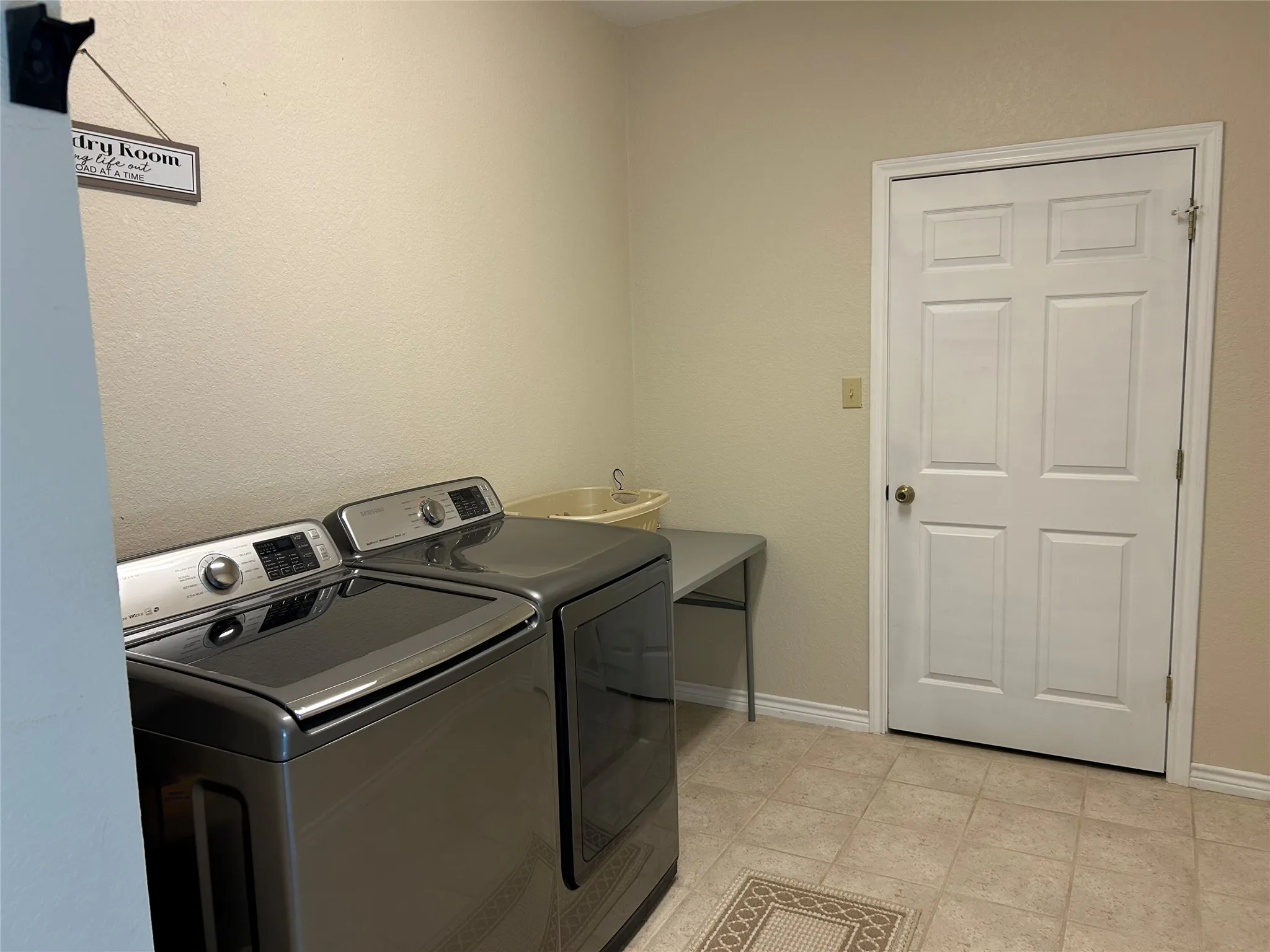 Single Family Residence For Sale in Hill County , 192 Fm 1713, Whitney, Texas 76692, 5 Bedroom, 3 Bathroom, 2 Garage spaces, 2,970 Sqft, built in 2004, mls#21384371, Real Estate Agent in Whitney, Homes For Sale in Hill county, Homes For Sale in Whitney, Realtor in Whitney Texas, Real Estate Brokerage Independent Realty Texas, Luminita Cordes Realtor