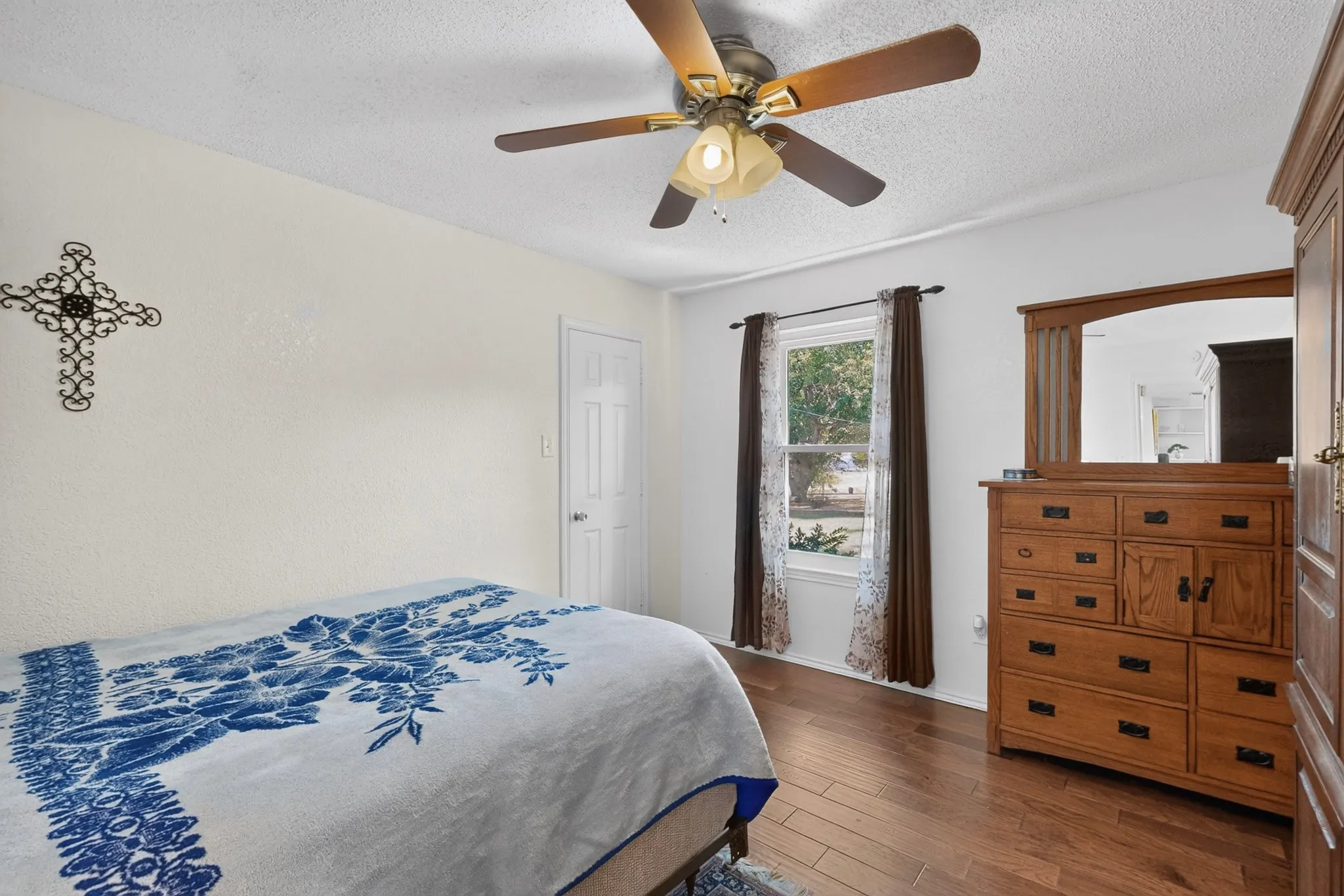 Single Family Residence For Sale in Hood County , 613 Overhill Road, Granbury, Texas 76048, 3 Bedroom, 2 Bathroom, 2 Garage spaces, 1,535 Sqft, built in 1988, mls#21383076, Real Estate Agent in Granbury, Homes For Sale in Hood county, Homes For Sale in Granbury, Realtor in Granbury Texas, Real Estate Brokerage Independent Realty Texas, Luminita Cordes Realtor